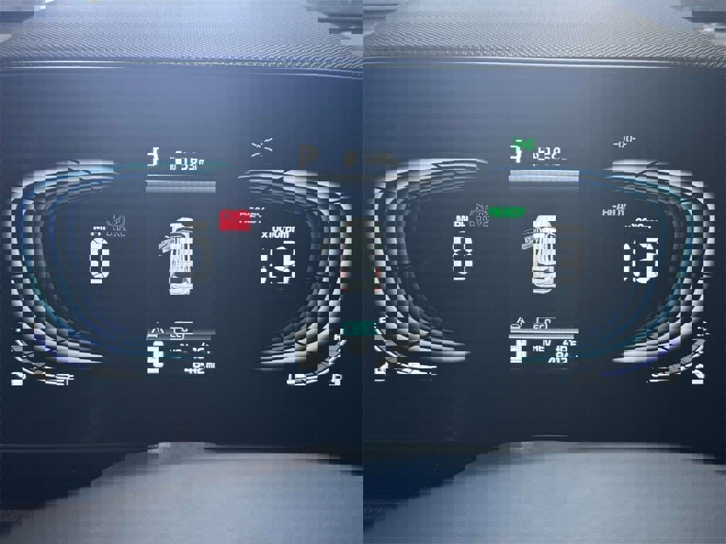 Used 2025 Kia Niro SX Touring image 24