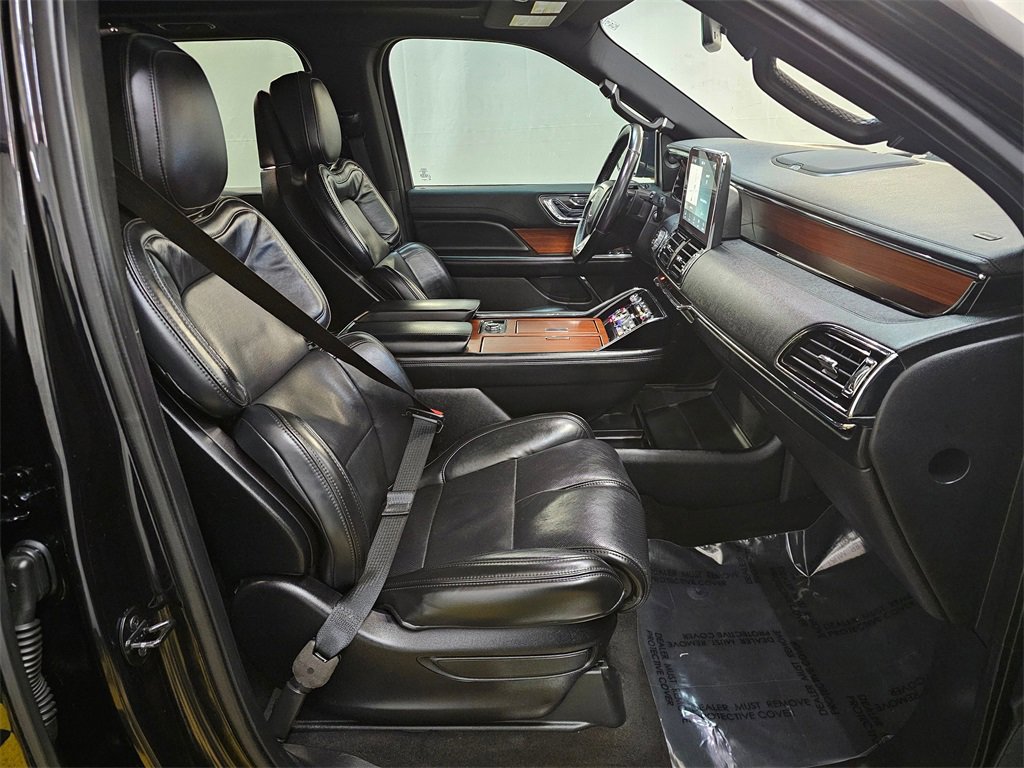 Used 2019 Lincoln Navigator Reserve image 11