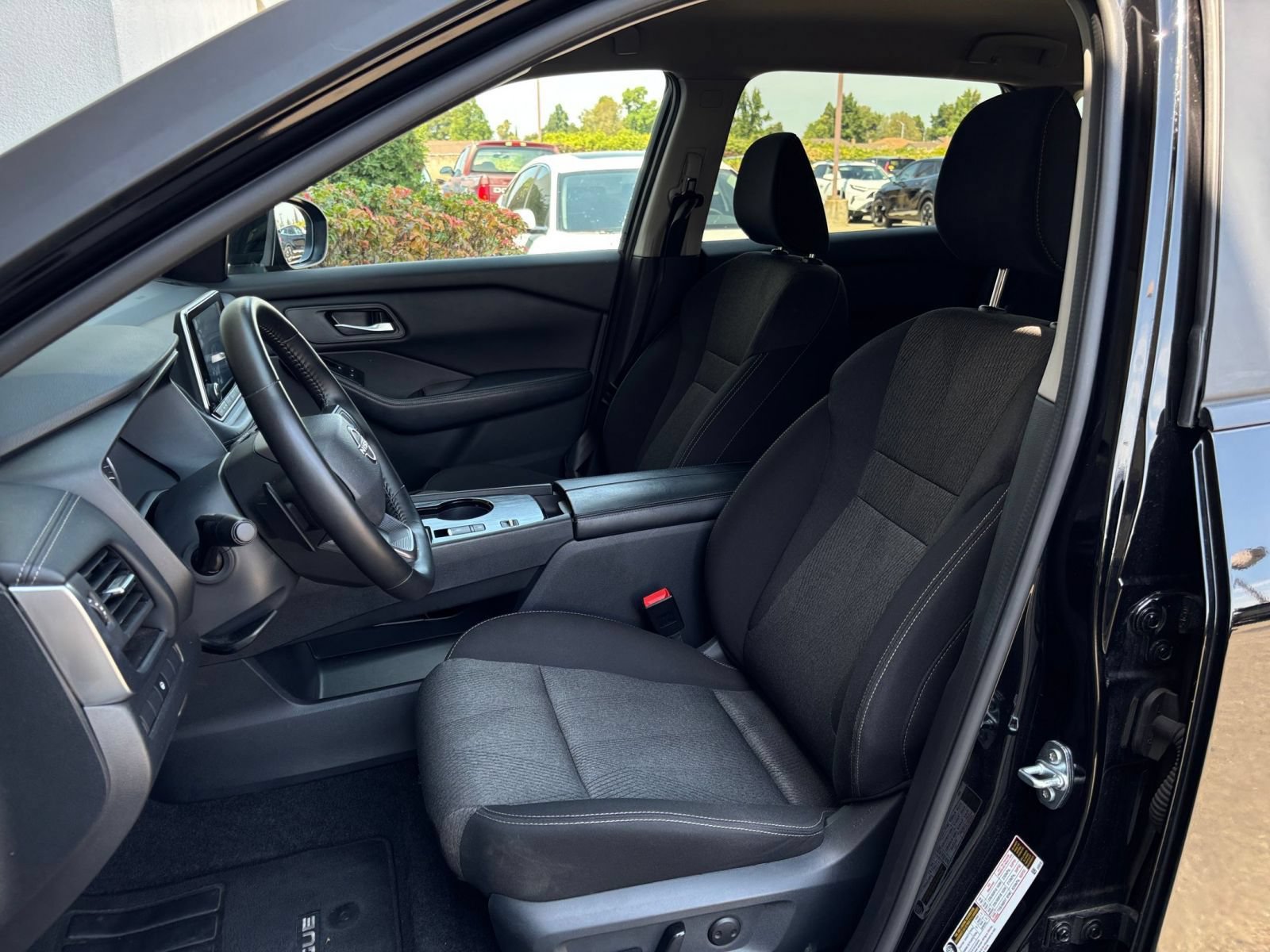 Used 2025 Nissan Rogue SV FWD image 37