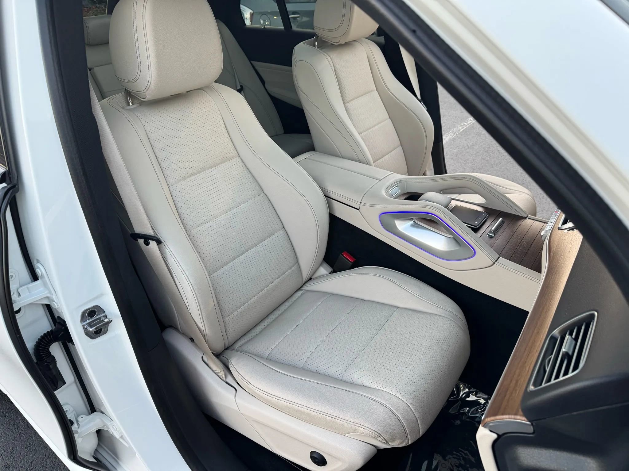 Used 2025 Mercedes-Benz GLE 450e 4MATIC w/ AMG Line Exterior image 27