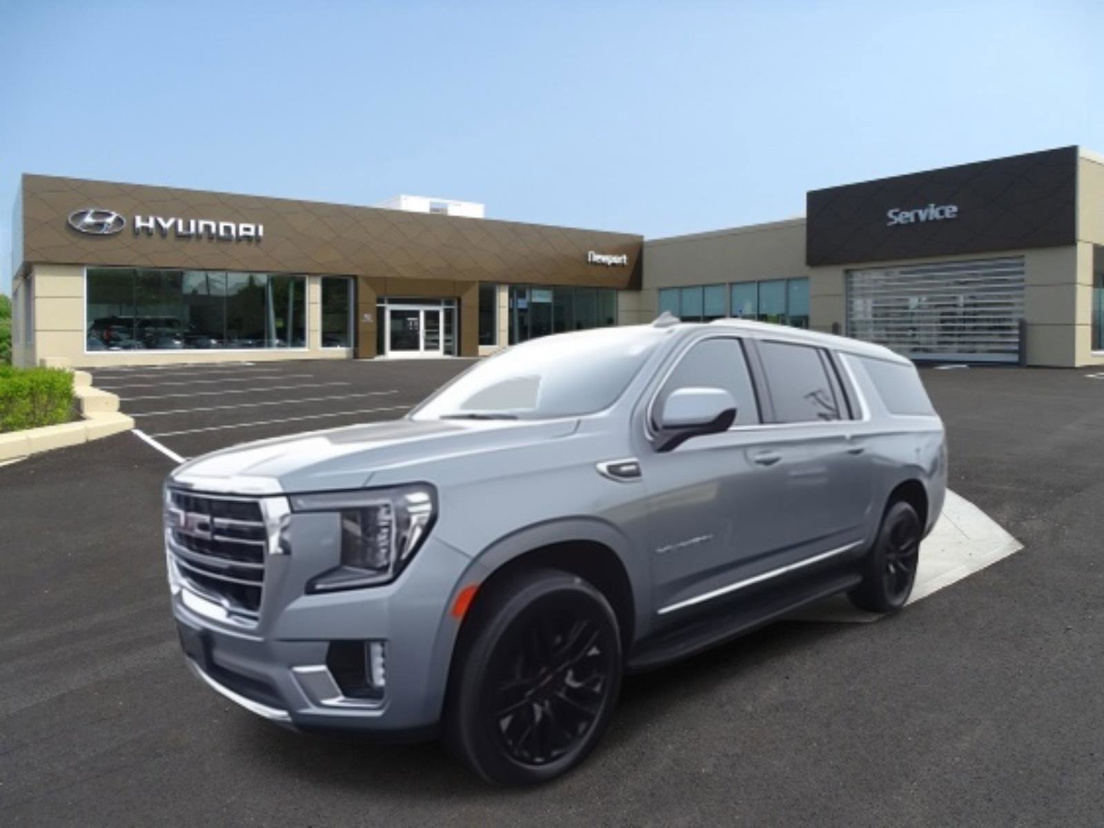 Used 2023 GMC Yukon XL SLT image 1