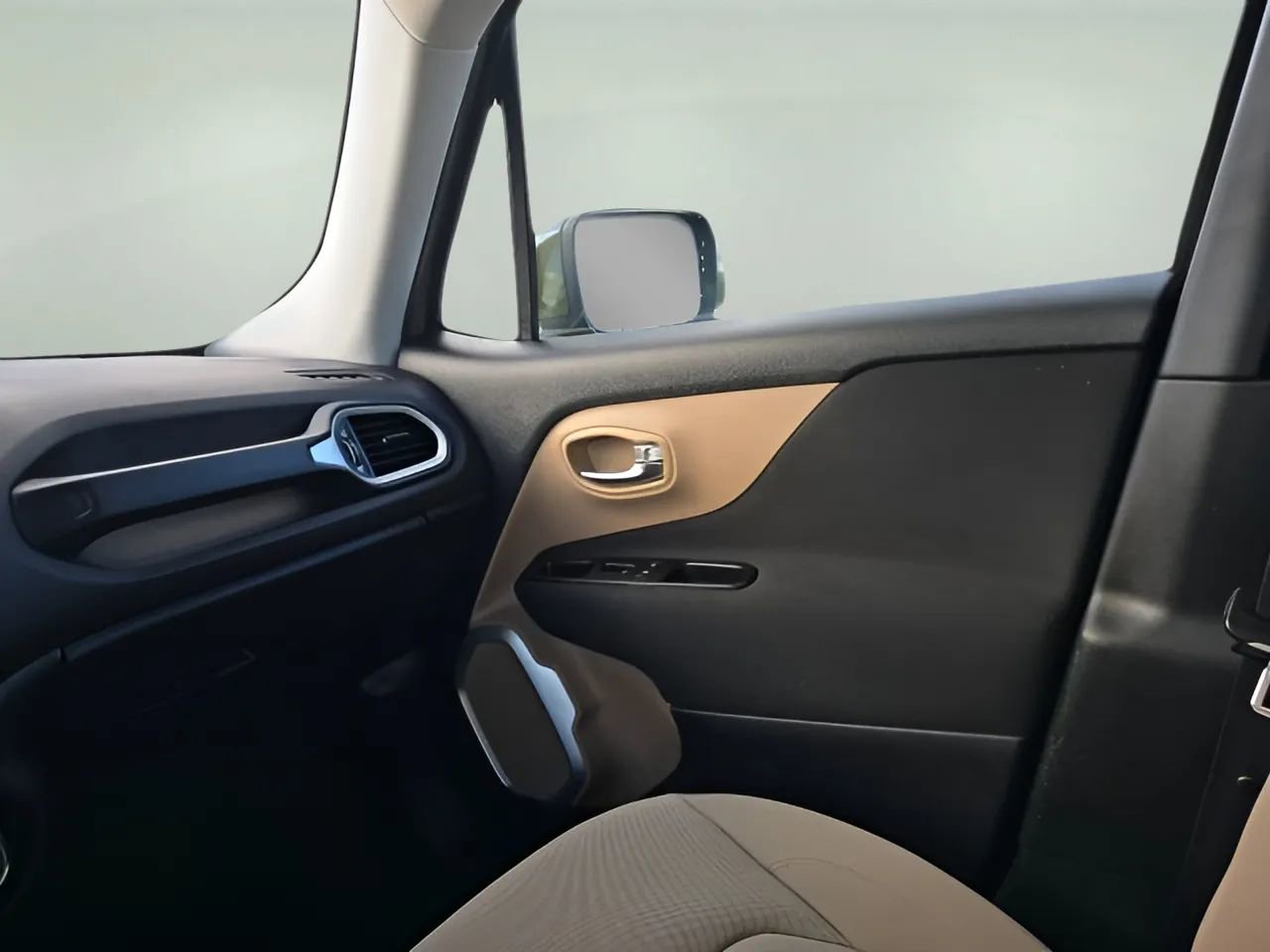 Used 2015 Jeep Renegade Latitude w/ Popular Equipment Group image 15