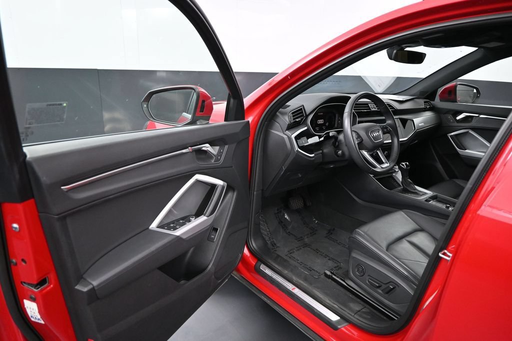 Certified 2025 Audi Q3 2.0T Premium AWD/4WD image 5