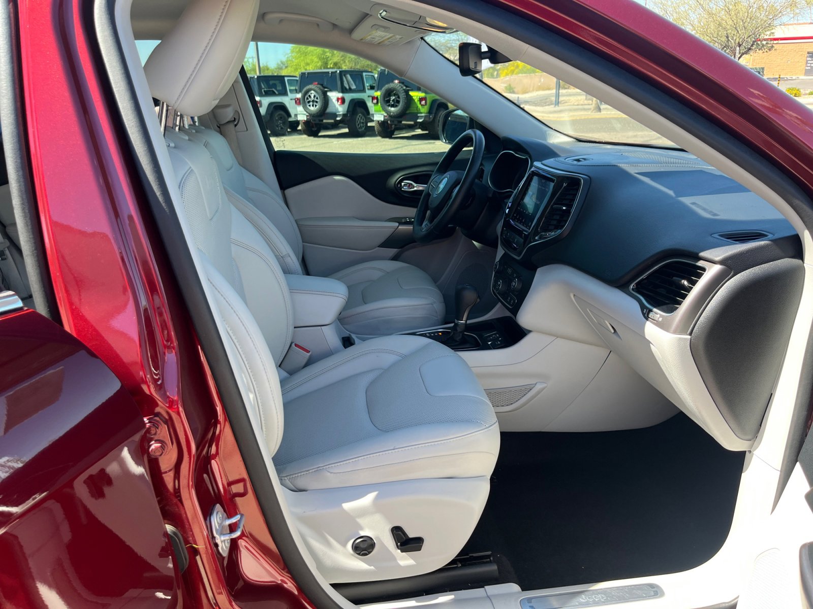 Used 2020 Jeep Cherokee Limited w/ Technology Group image 19