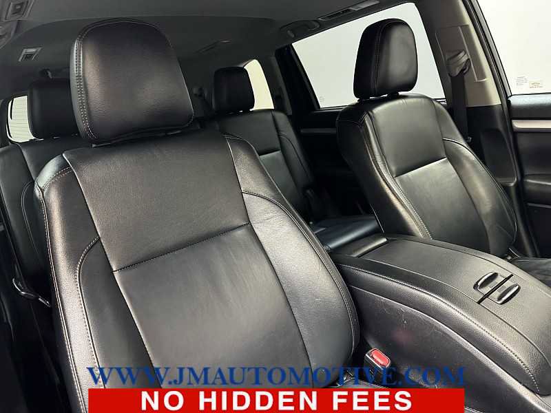 Used 2018 Toyota Highlander XLE image 23
