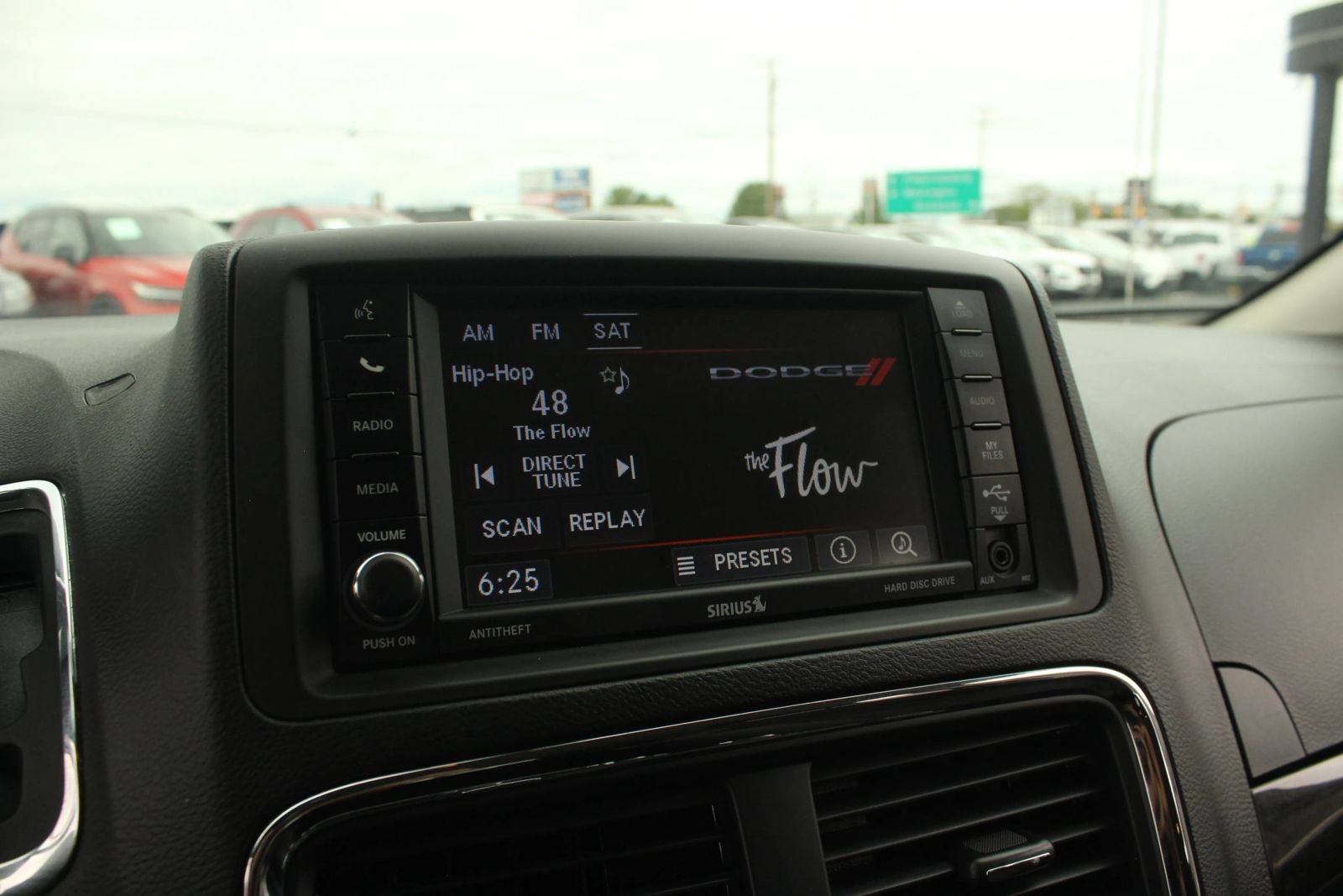 Used 2018 Dodge Grand Caravan SE w/ UConnect Hands-Free Group FWD image 26
