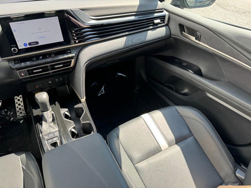 Certified 2025 Toyota Camry Hybrid image 15