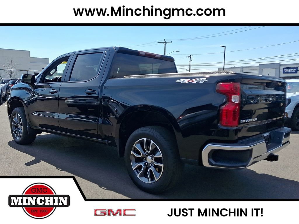 Used 2023 Chevrolet Suburban Premier AWD/4WD image 4