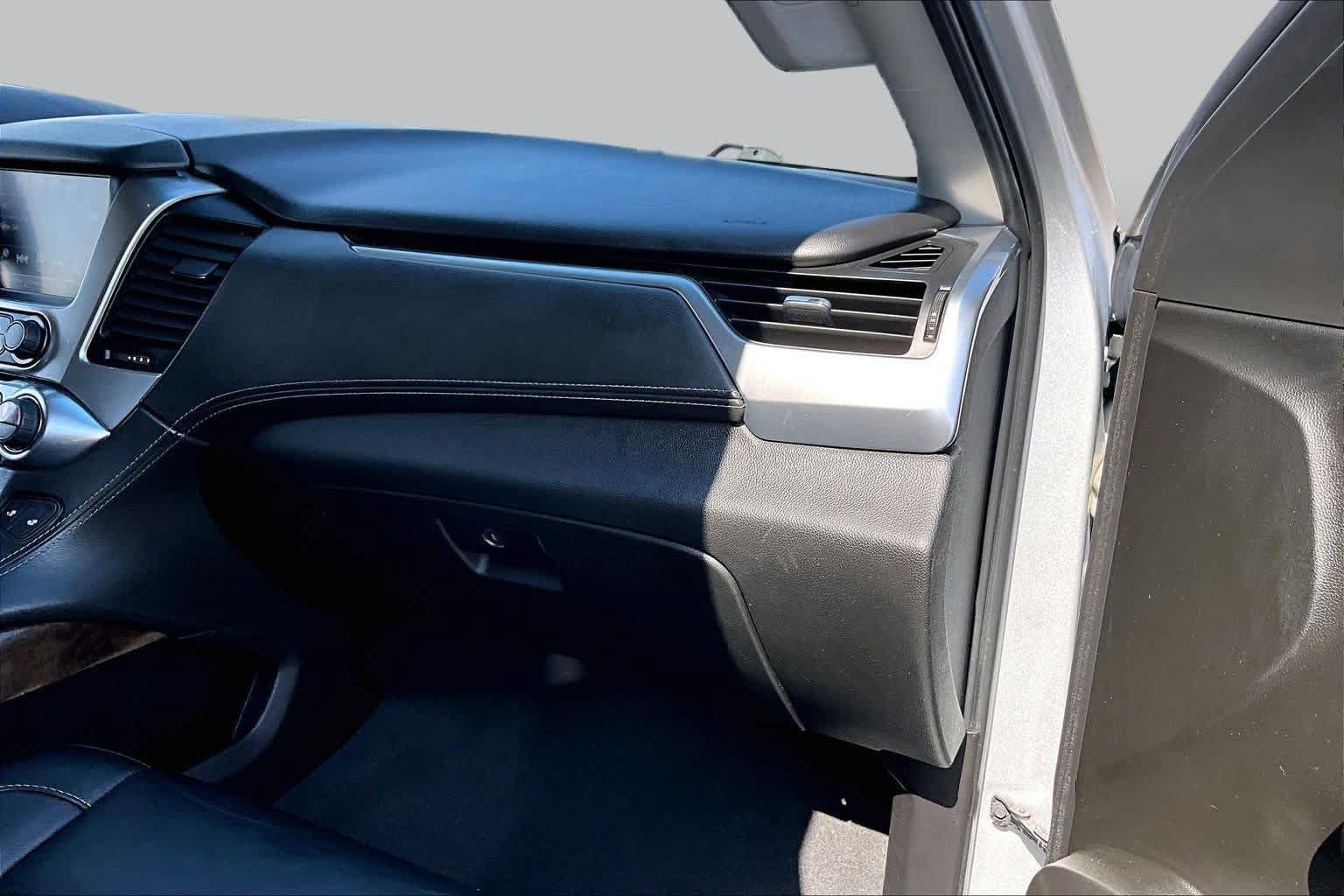 Used 2019 Chevrolet Tahoe LT w/ RST Edition AWD/4WD image 19