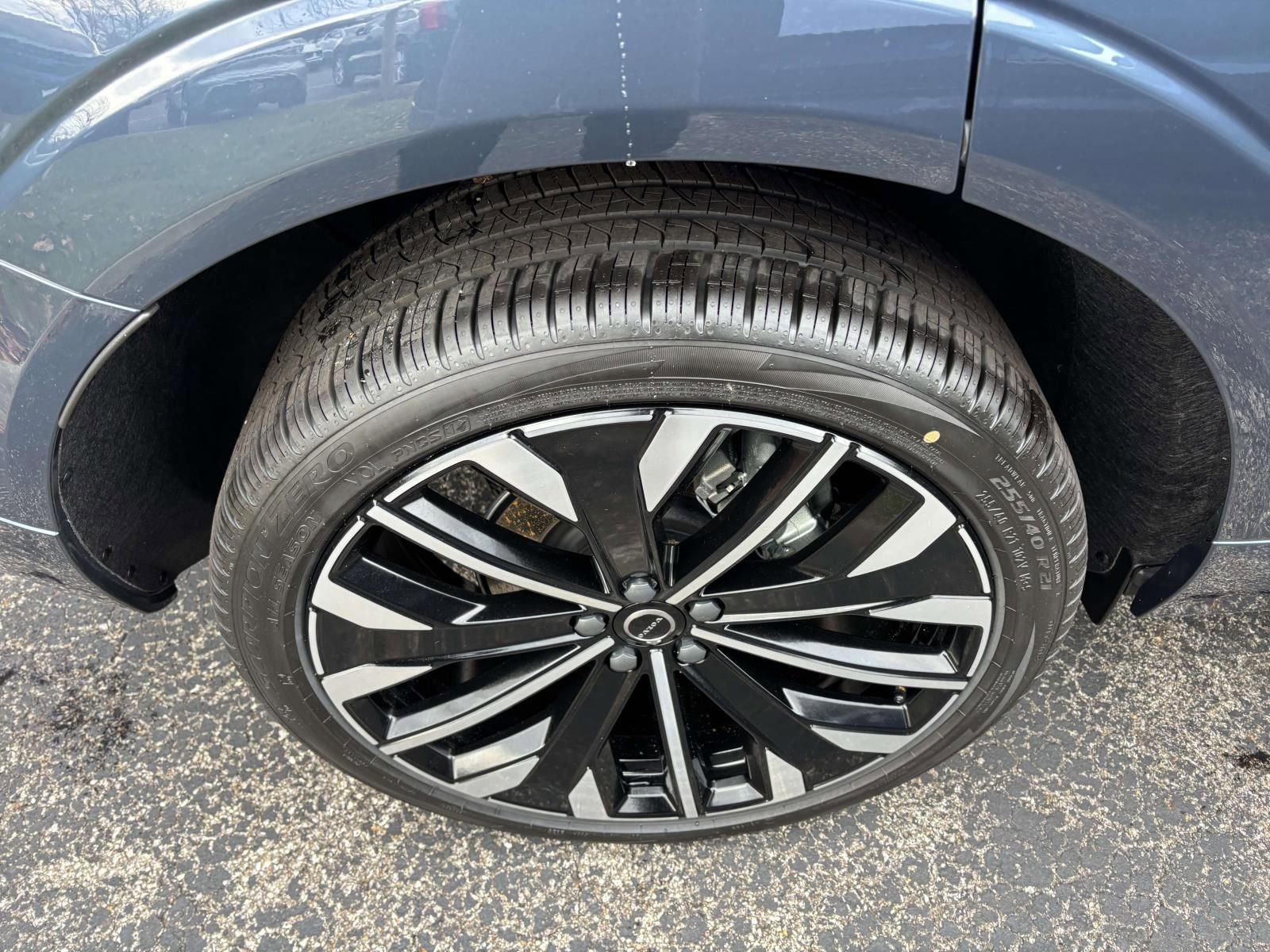 New 2026 Volvo XC60 B5 Ultra w/ Protection Package Premier image 8