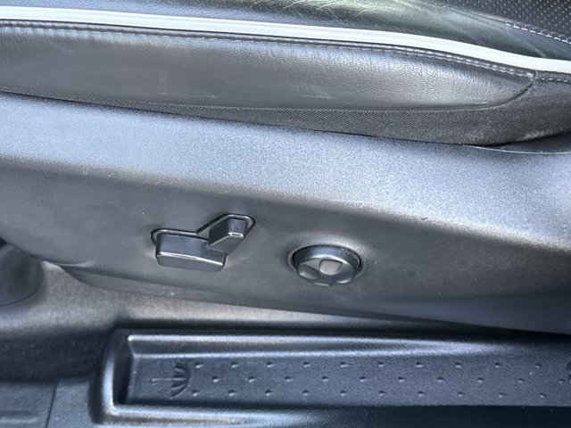 Used 2025 Chrysler Pacifica Limited FWD image 19