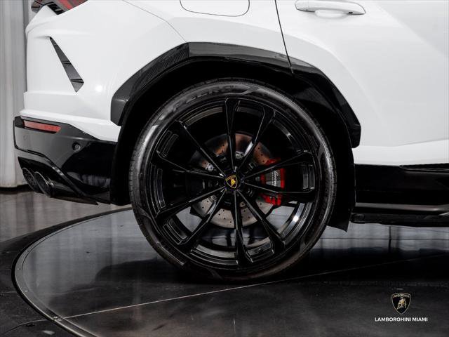 Used 2022 Lamborghini Urus AWD/4WD image 16