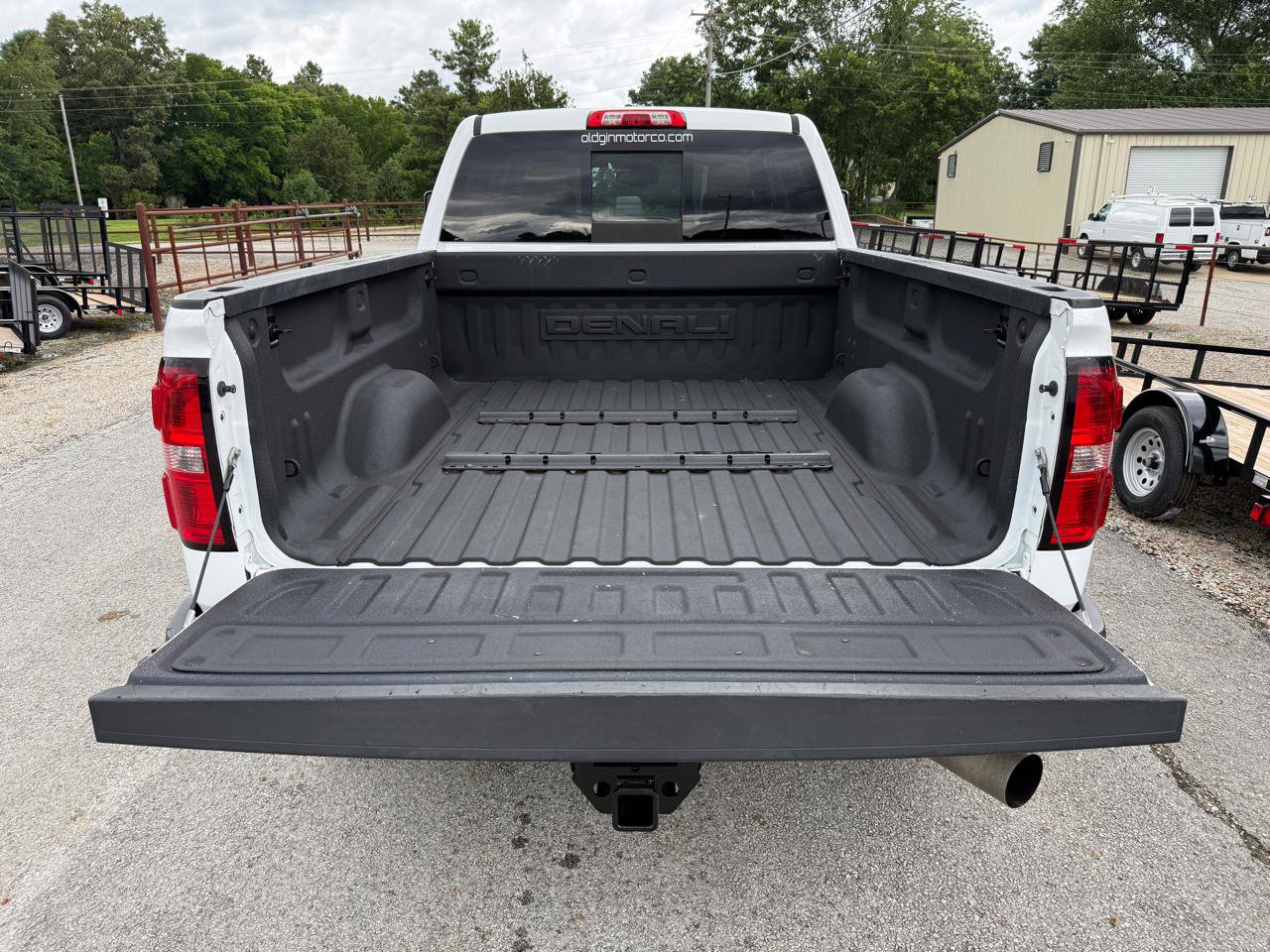 Used 2016 GMC Sierra 2500 Denali w/ Duramax Plus Package AWD/4WD image 5
