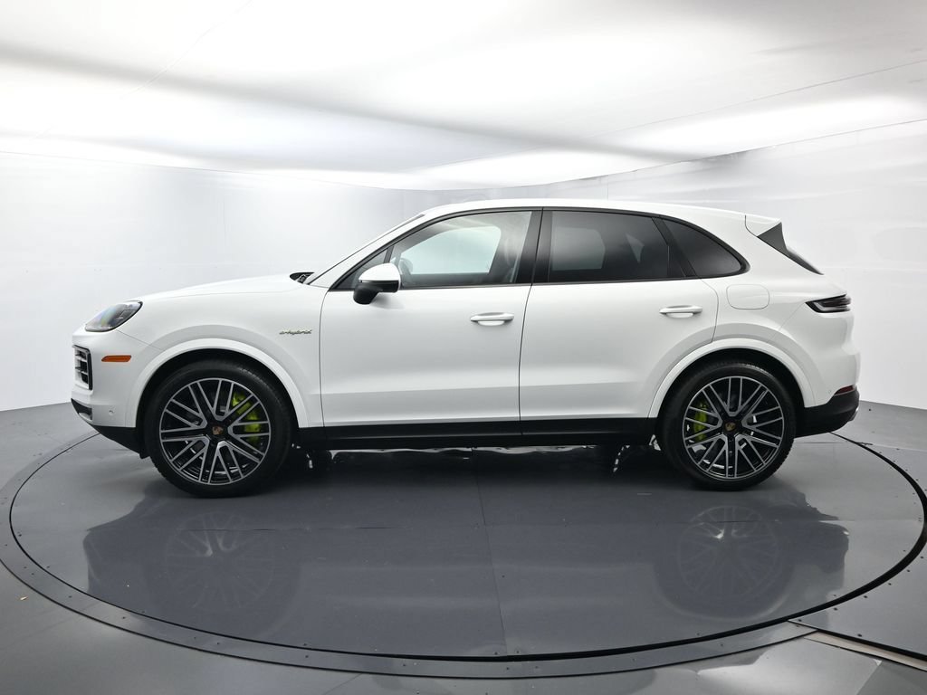 Certified 2026 Porsche Cayenne E-Hybrid AWD/4WD image 2
