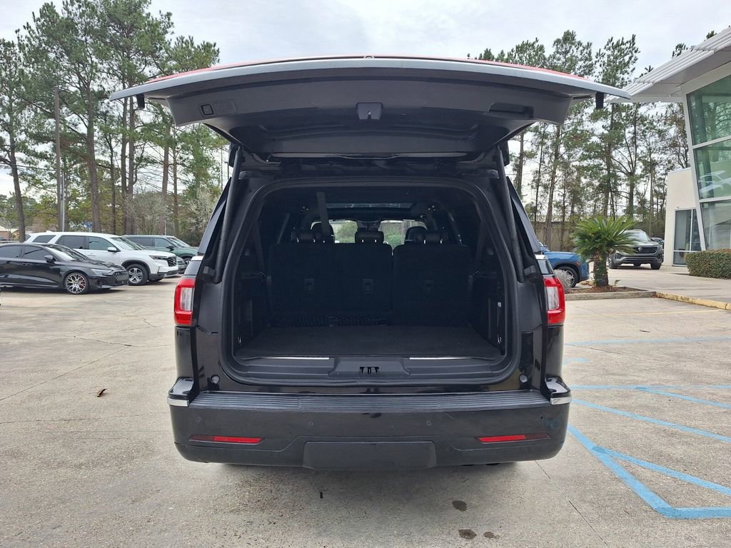 Used 2018 Lincoln Navigator L Reserve w/ Technology Package image 30
