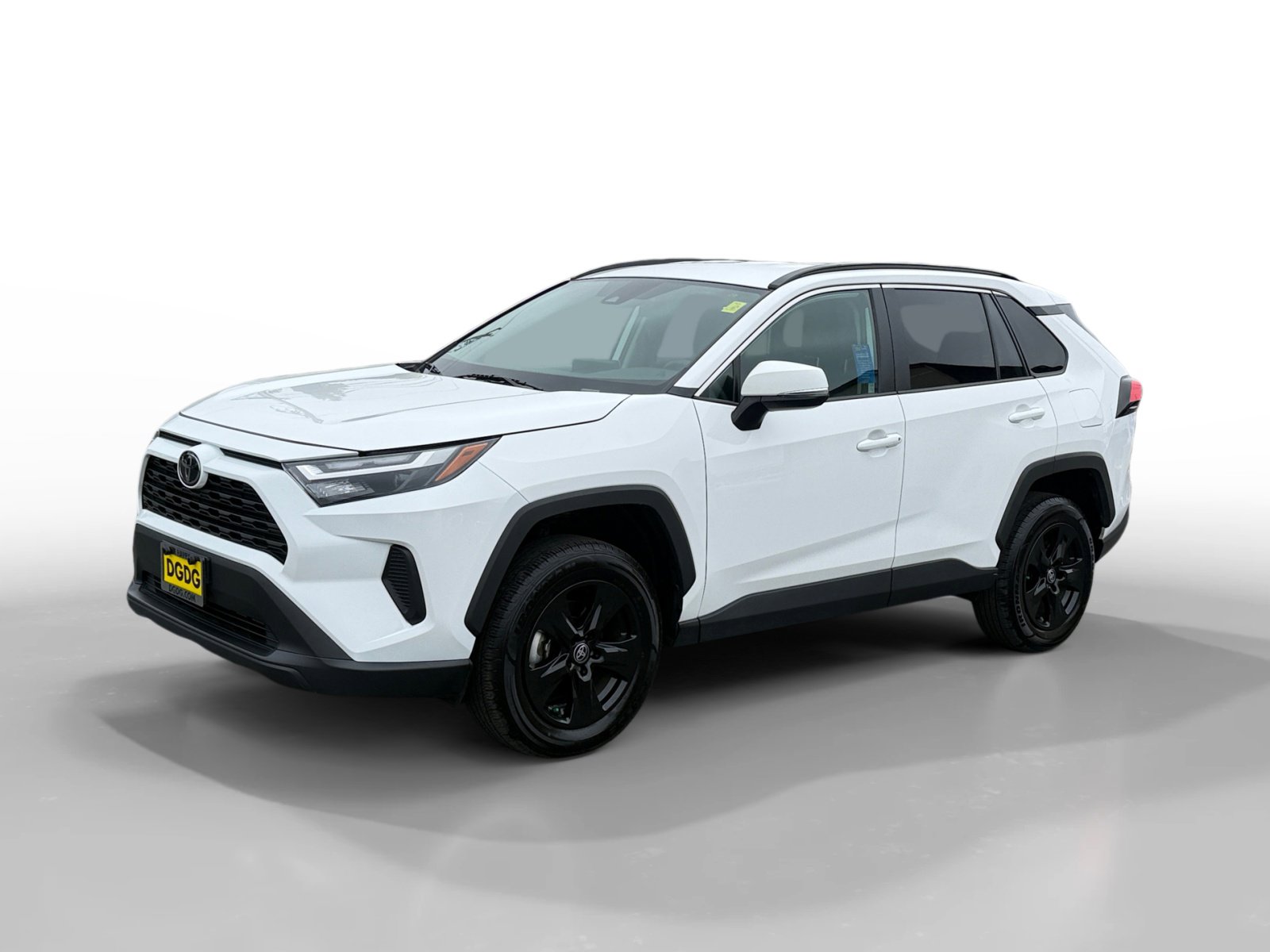 Used 2025 Toyota RAV4 XLE FWD image 1