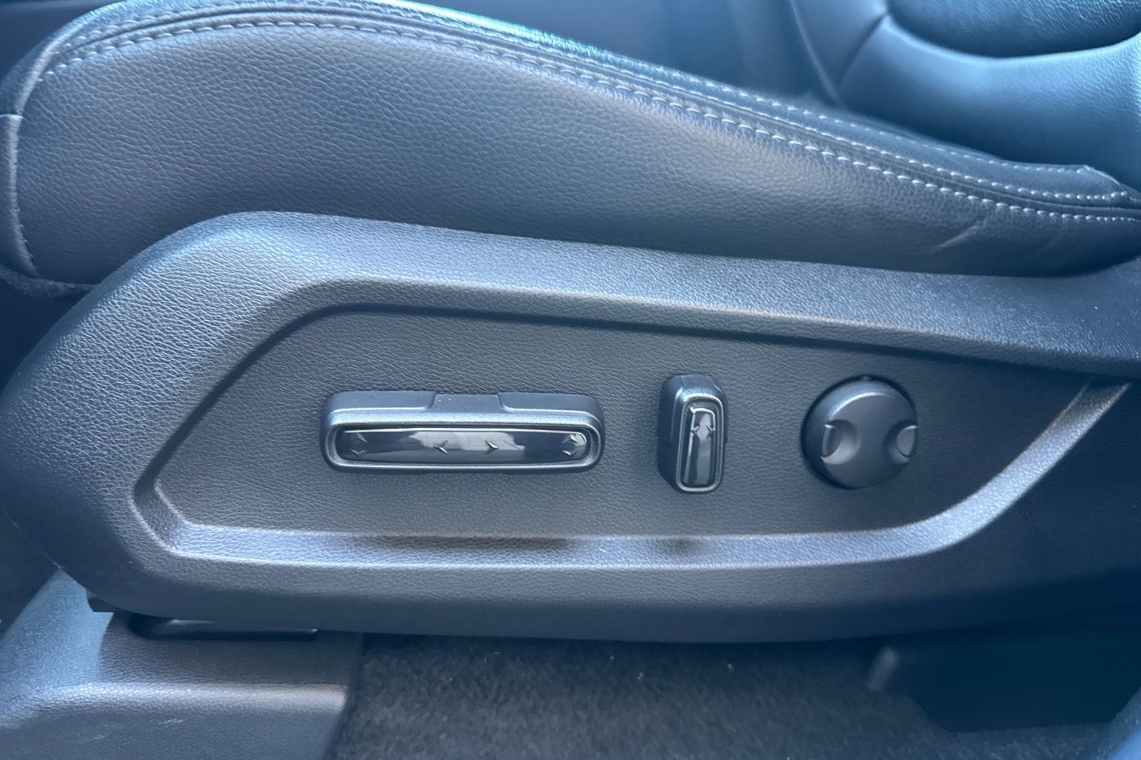 Used 2025 Honda Pilot Touring image 14