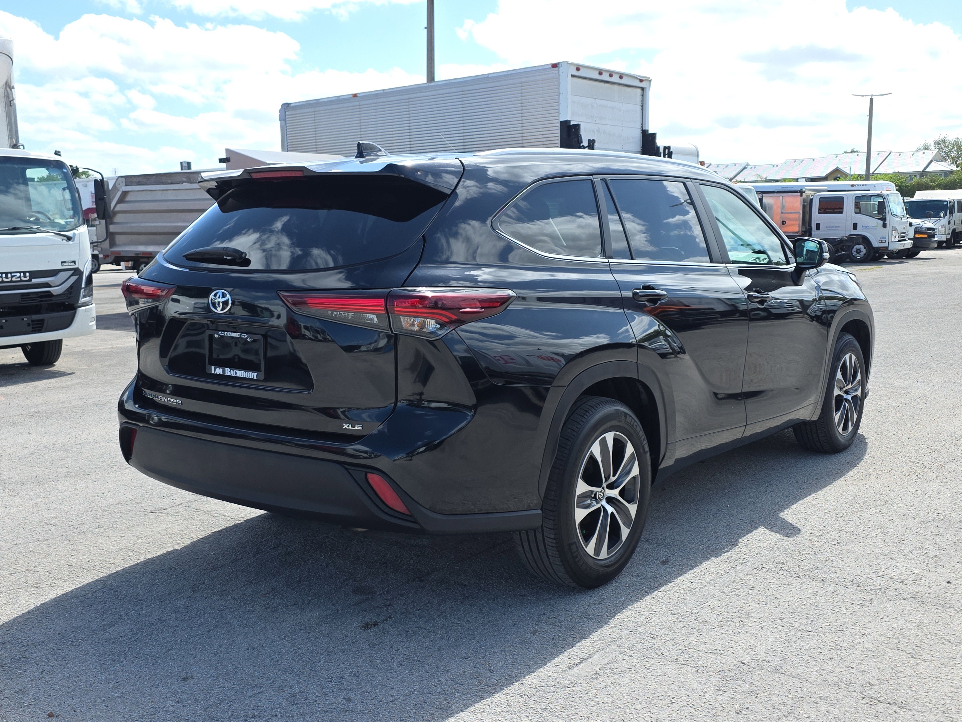 Used 2024 Toyota Highlander XLE FWD image 7