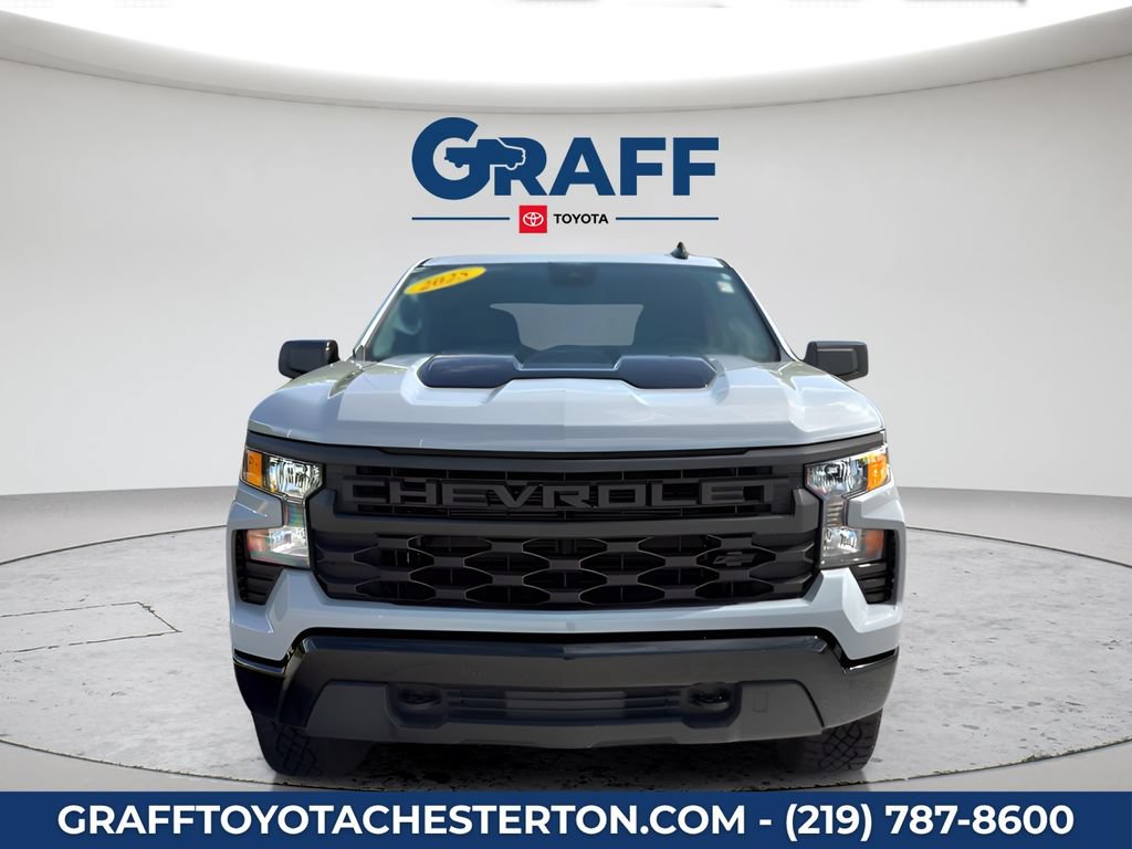 Used 2025 Chevrolet Silverado 1500 Custom Trail Boss w/ Dark Appearance Package AWD/4WD image 2
