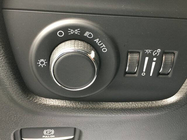 Used 2024 Jeep Grand Cherokee L Laredo image 12