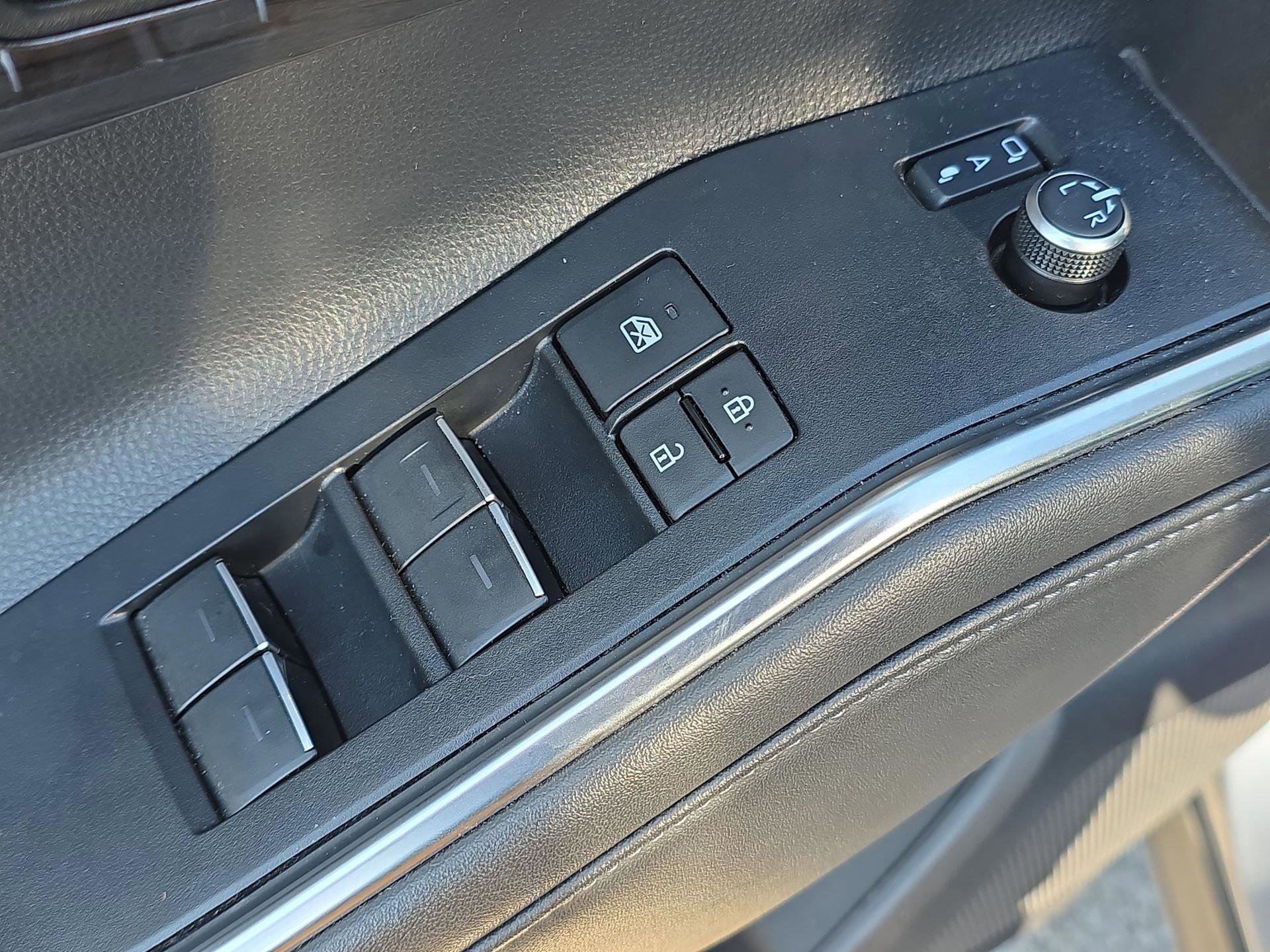 Used 2023 Toyota Highlander Platinum image 15