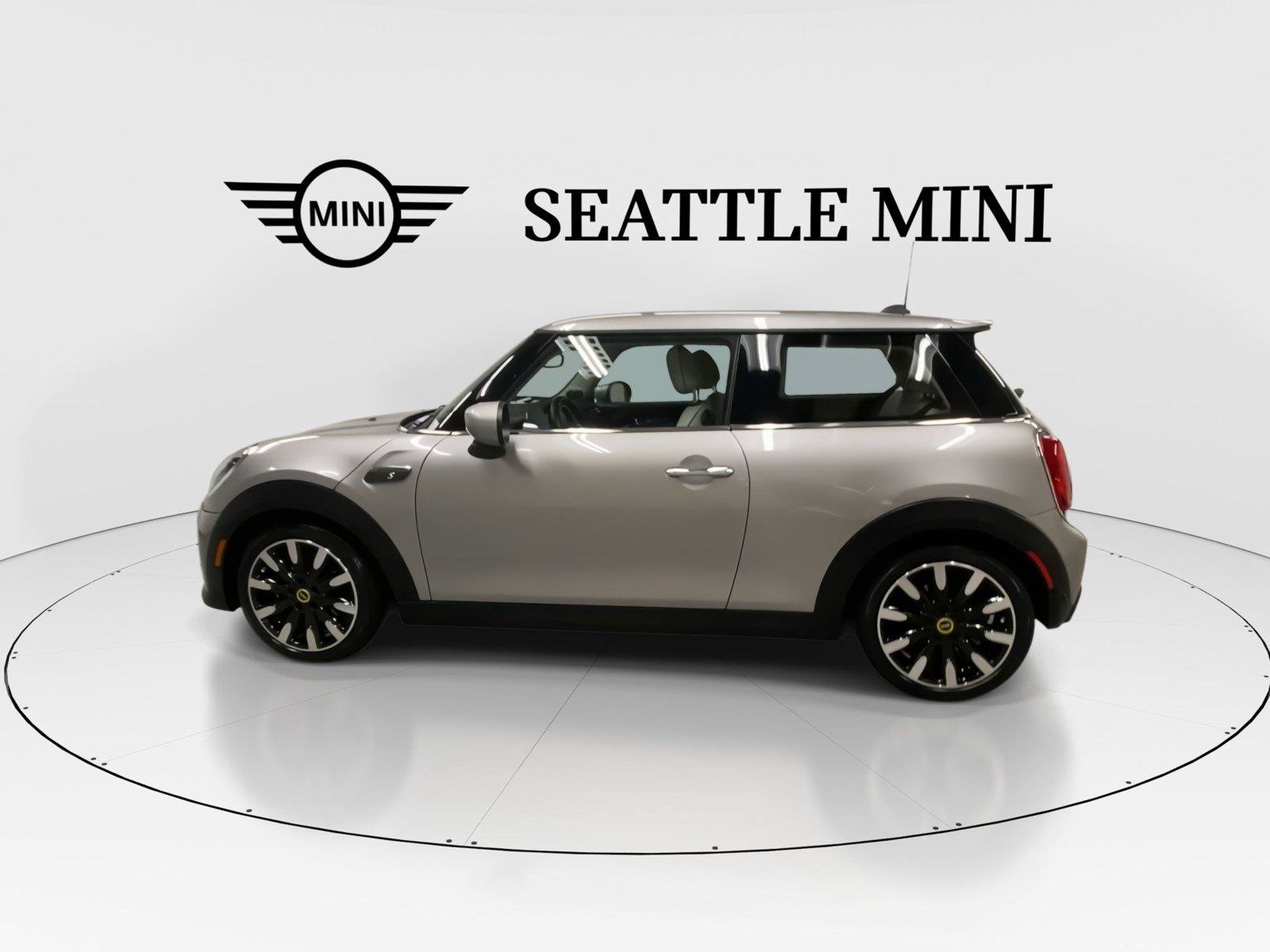 Used 2024 MINI Cooper SE w/ Signature Upholstery Package FWD image 7