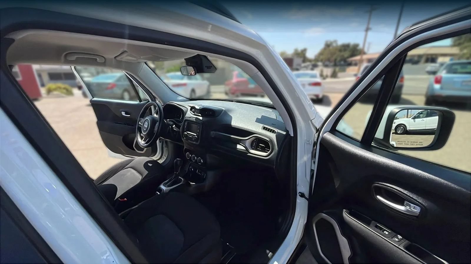 Used 2017 Jeep Renegade Latitude AWD/4WD image 18