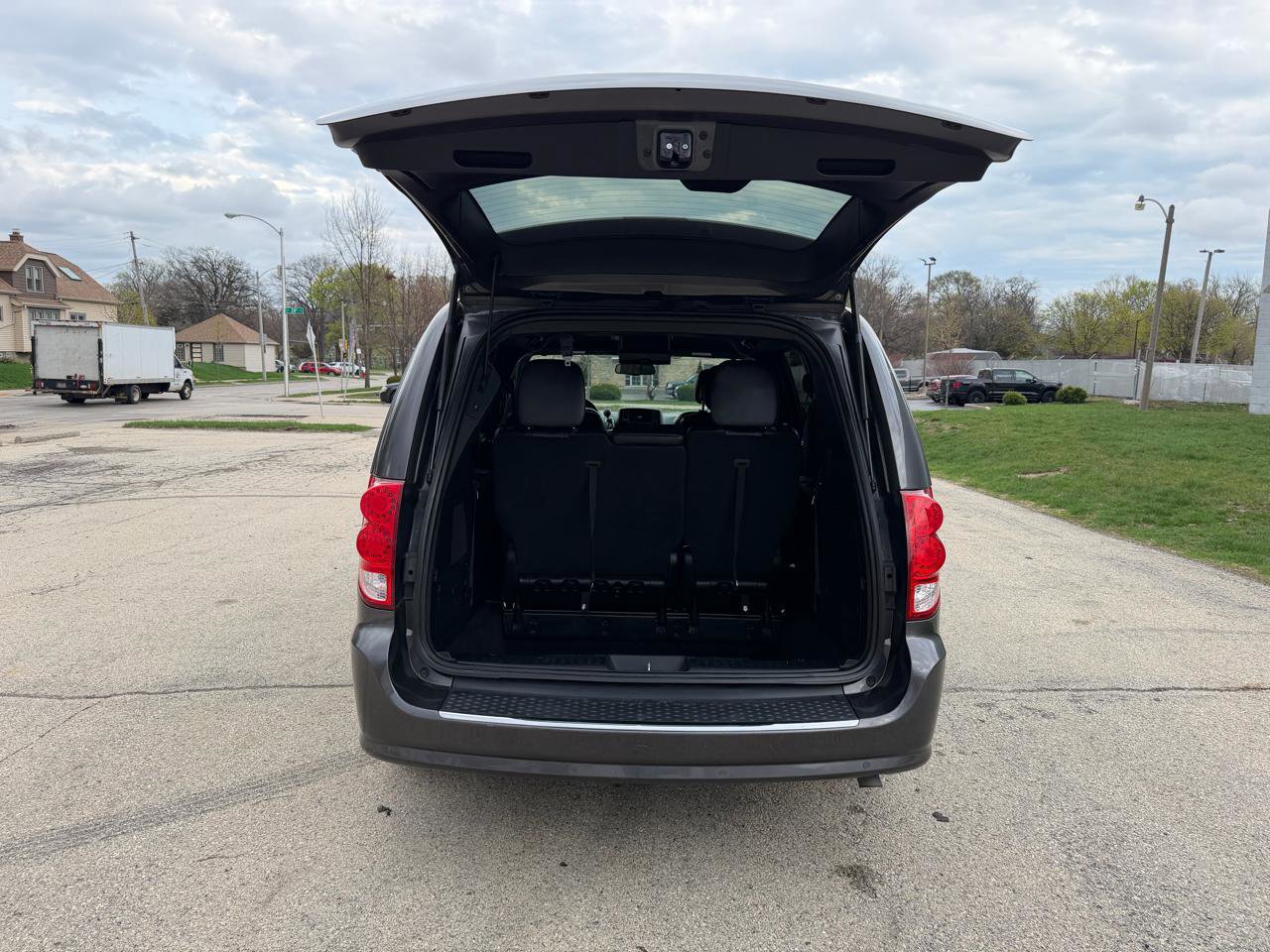 Used 2017 Dodge Grand Caravan GT w/ Safety Sphere Group FWD image 8