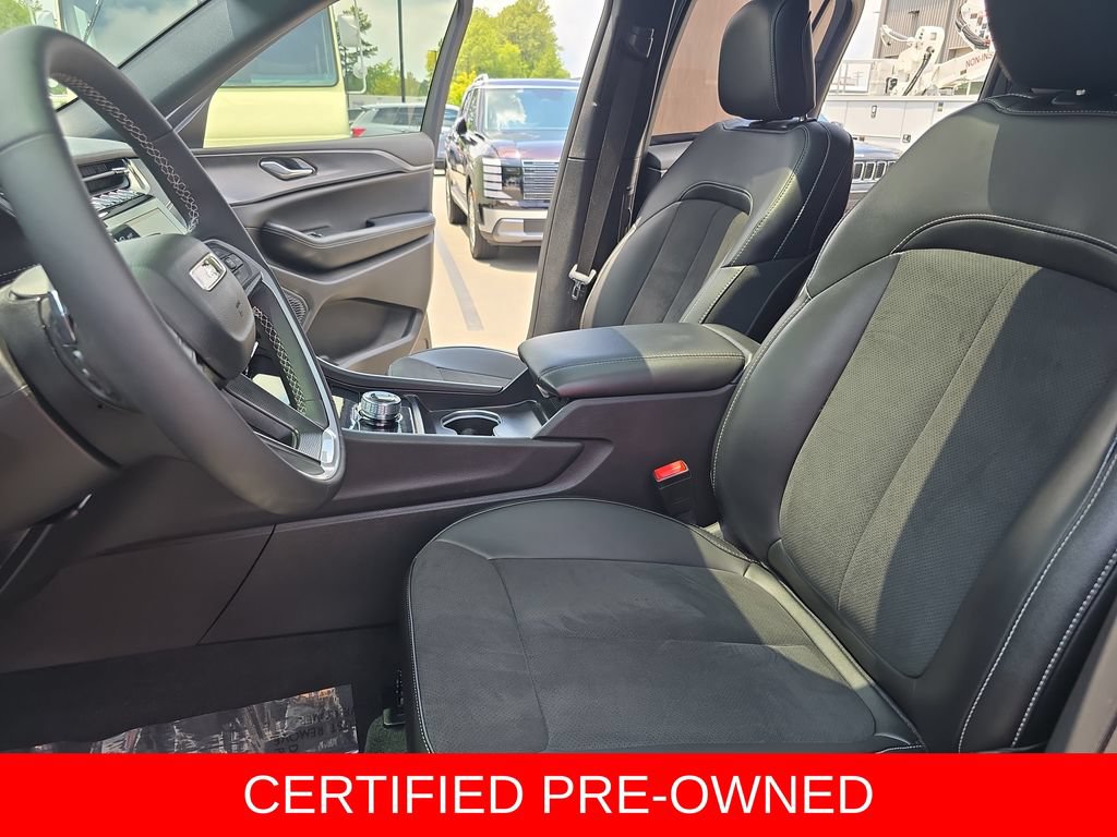 Used 2025 Jeep Grand Cherokee L Altitude AWD/4WD image 17