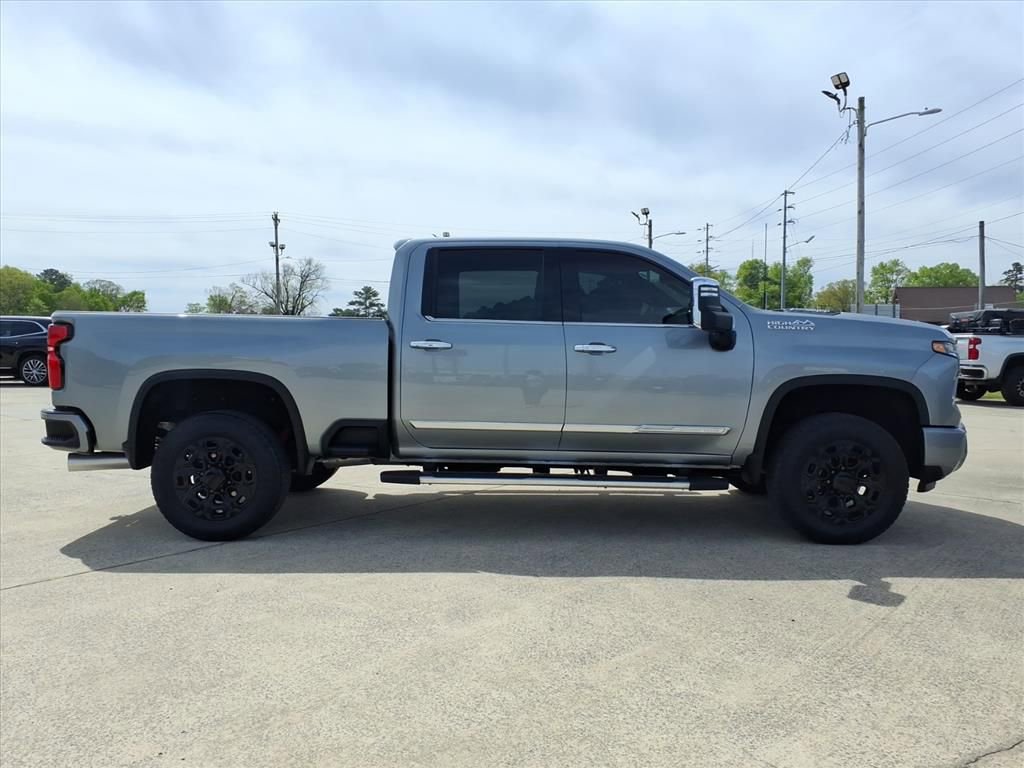 Used 2024 Chevrolet Silverado 2500 High Country w/ Technology Package image 8