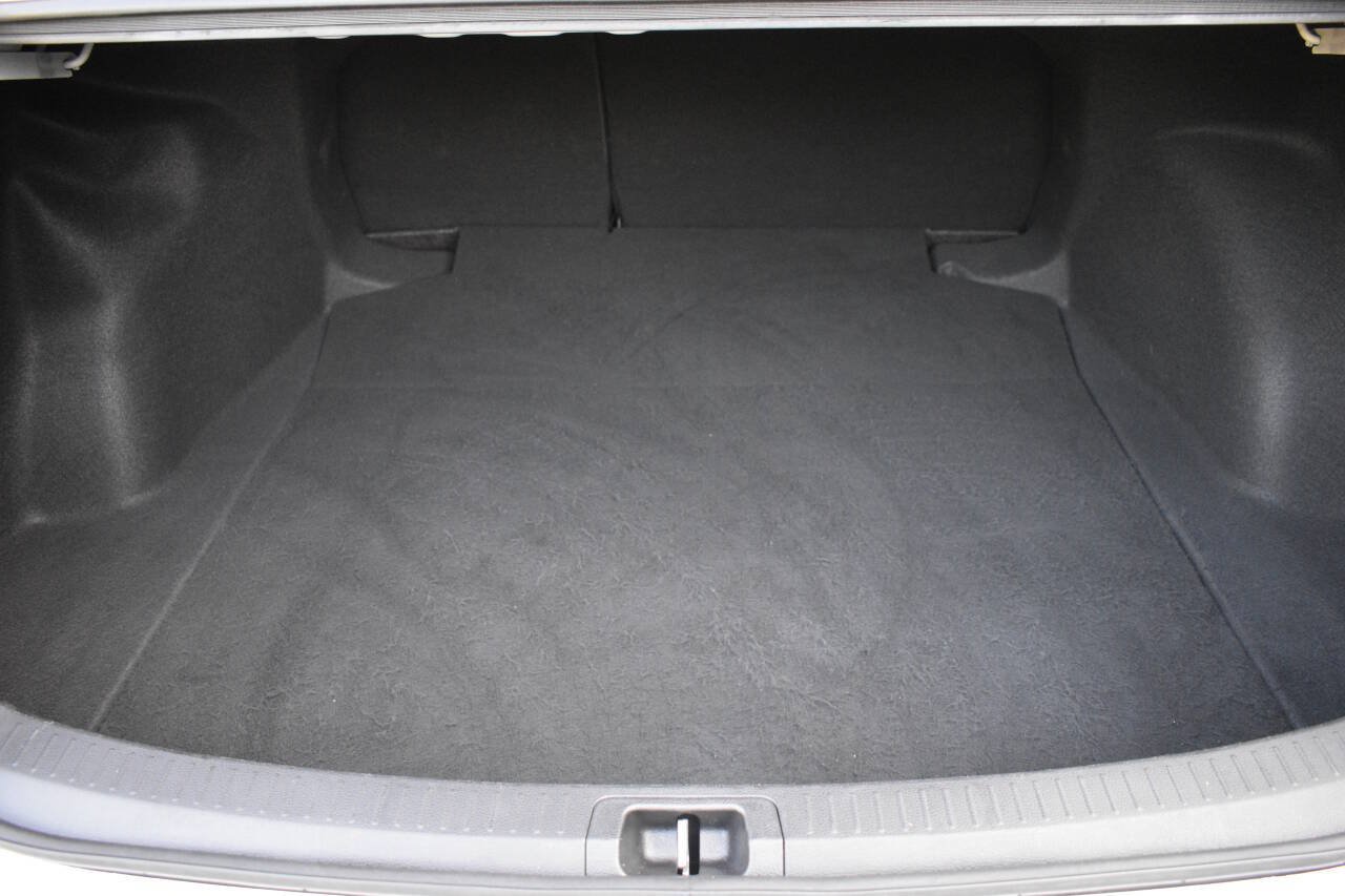 Used 2025 Toyota Corolla LE FWD image 10