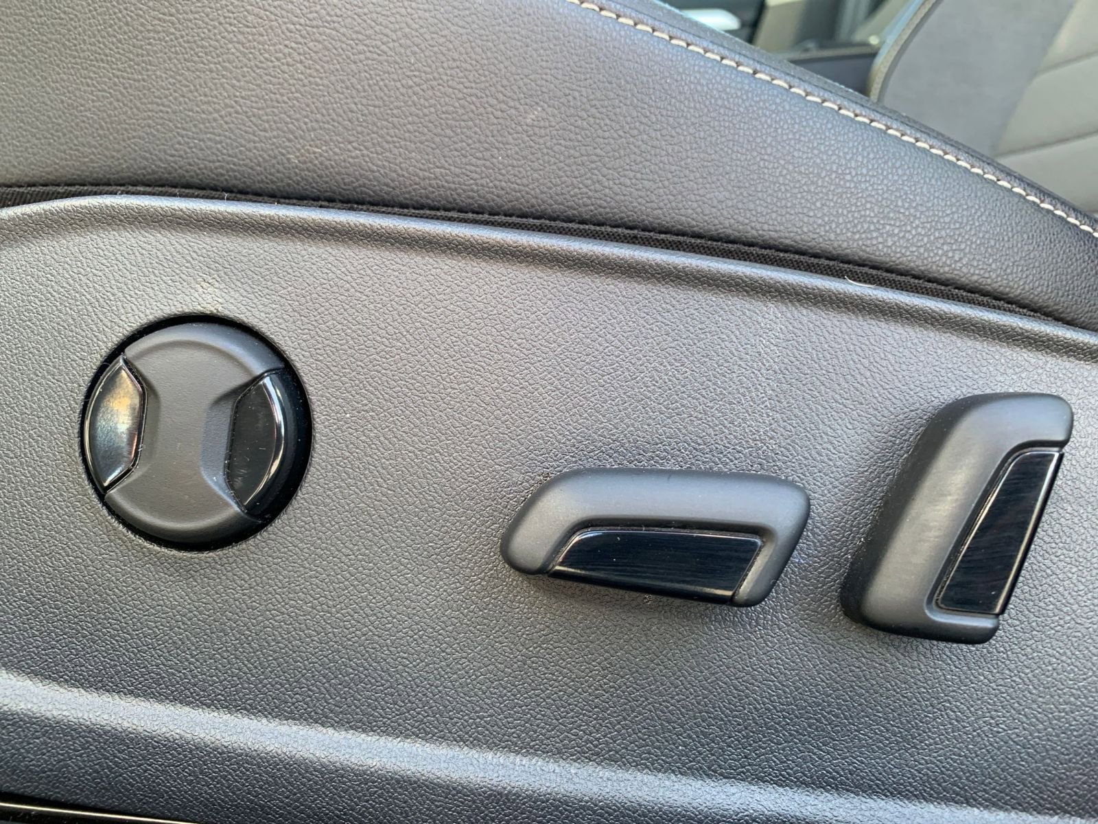 Used 2025 Volkswagen Jetta SE image 23