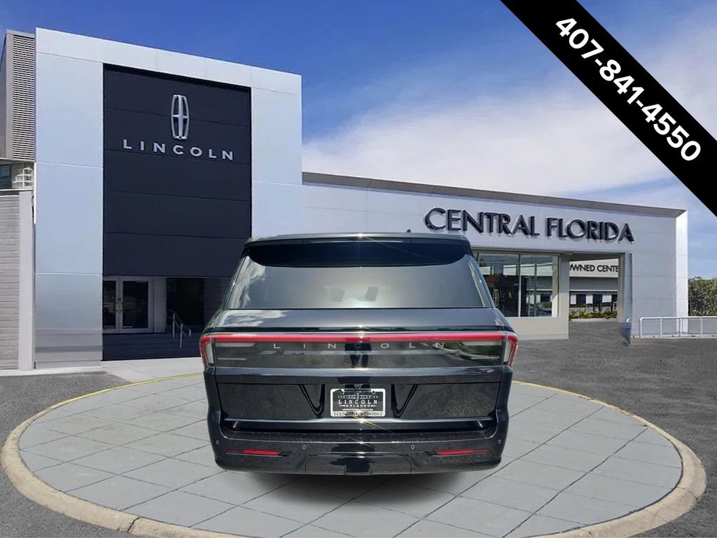 New 2027 Lincoln Navigator Premiere RWD image 3