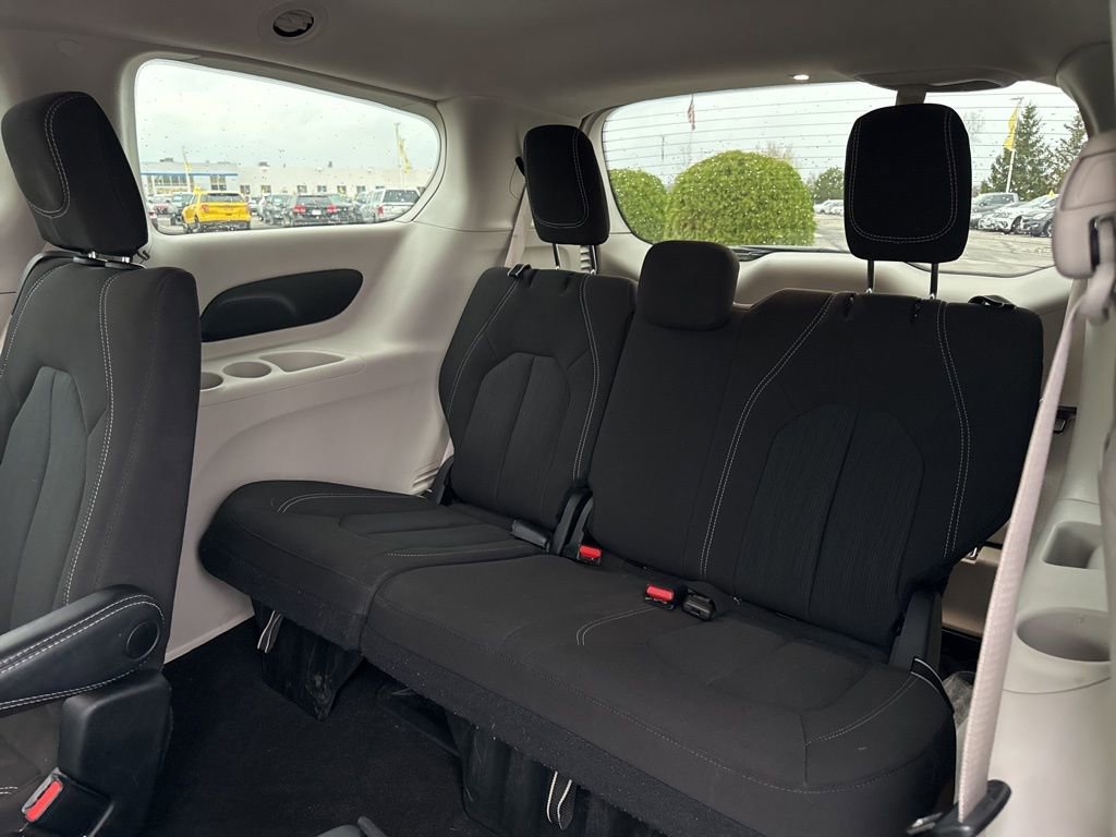 Used 2024 Chrysler Voyager LX image 28