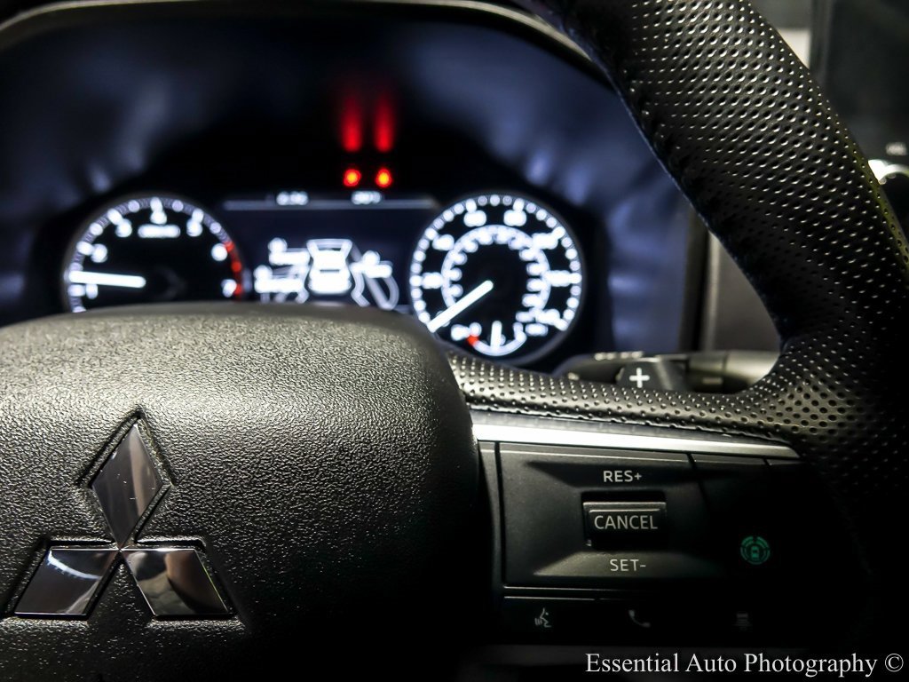 Used 2023 Mitsubishi Outlander SE image 19