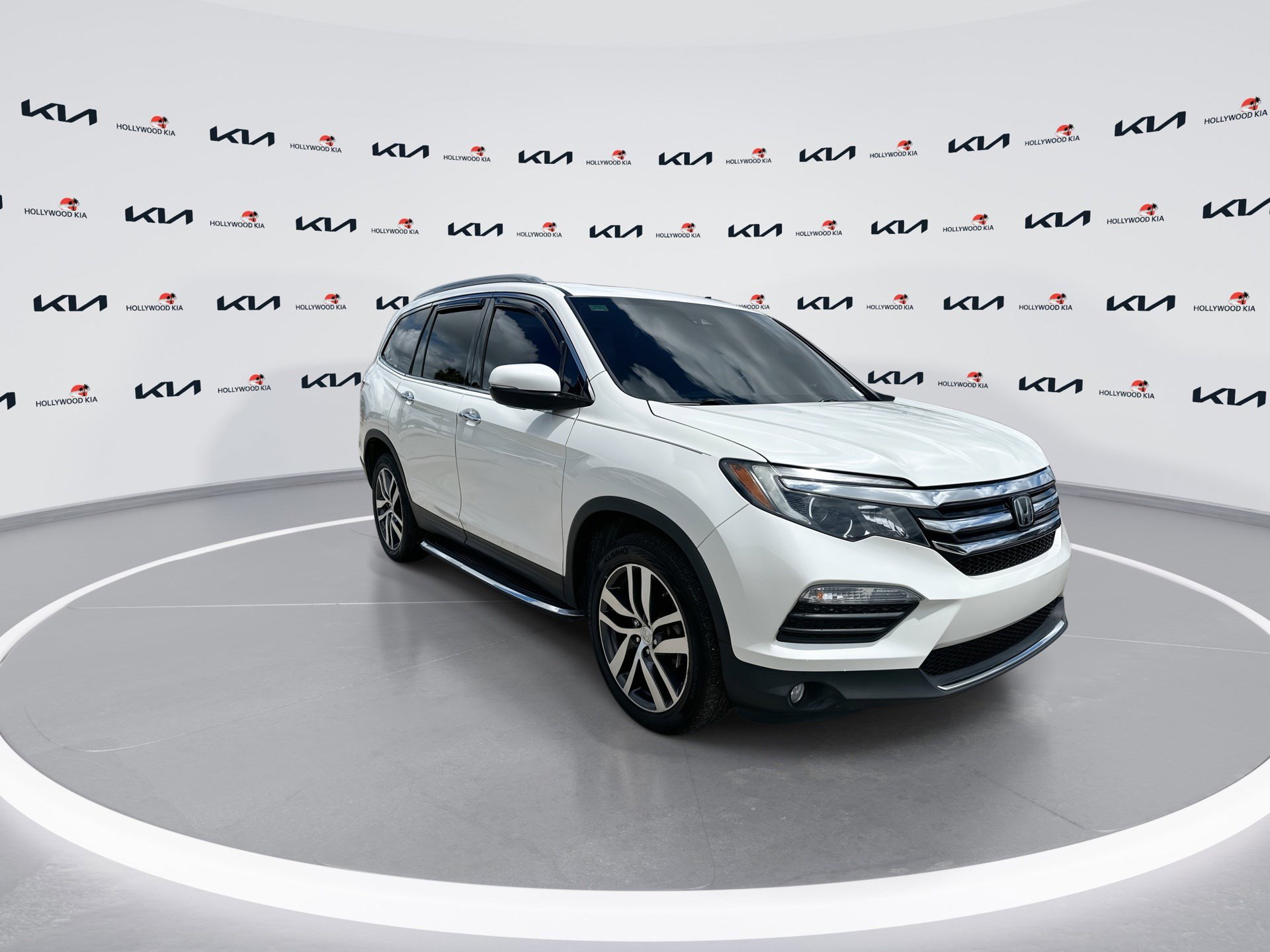 Used 2018 Honda Pilot Elite image 2