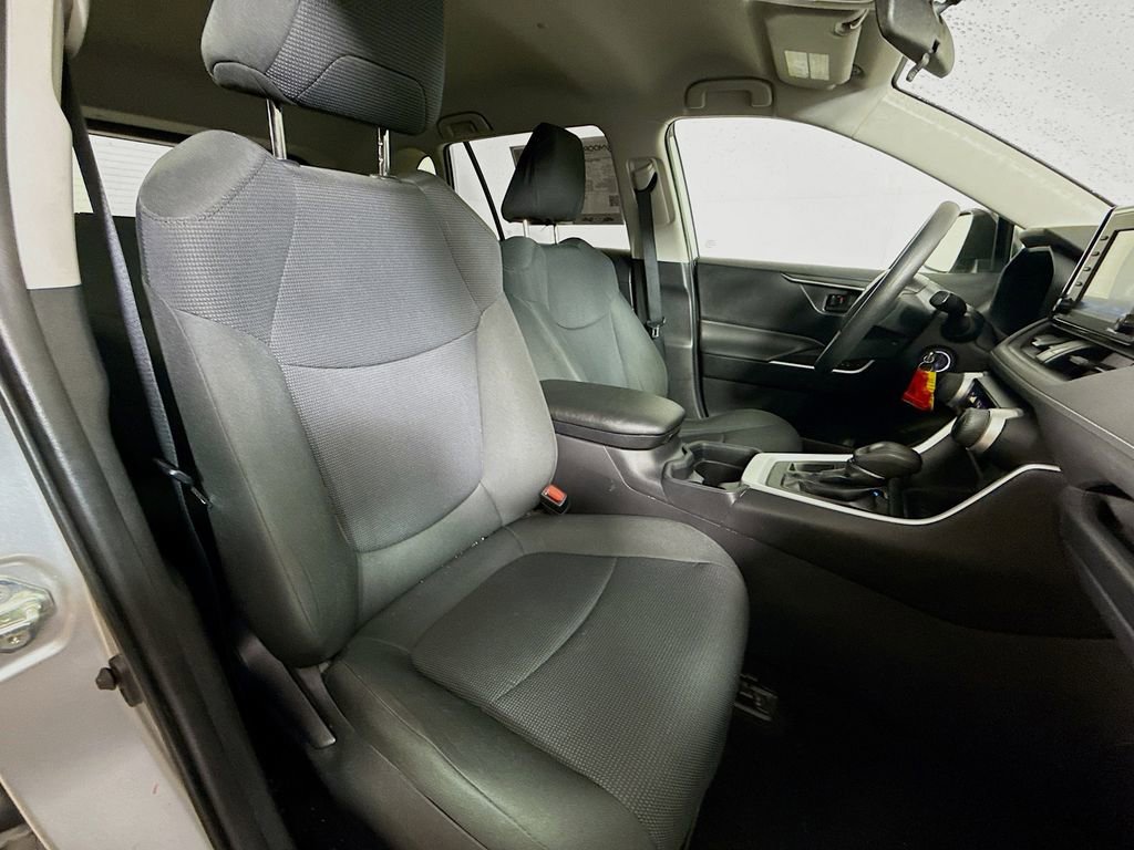 Used 2020 Toyota RAV4 LE image 22