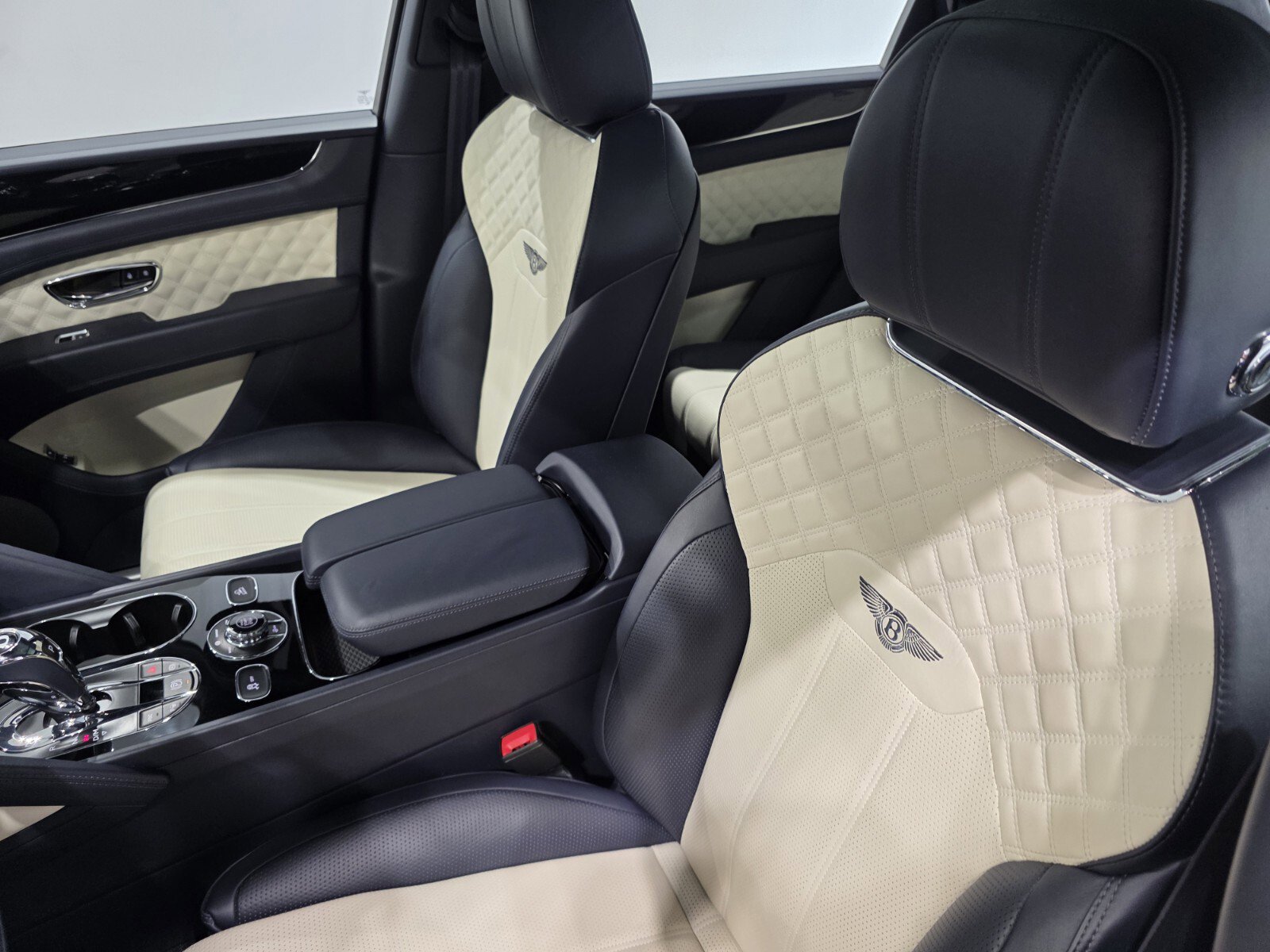 Used 2021 Bentley Bentayga image 8
