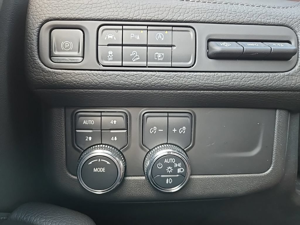 Used 2023 GMC Yukon XL Denali AWD/4WD image 48
