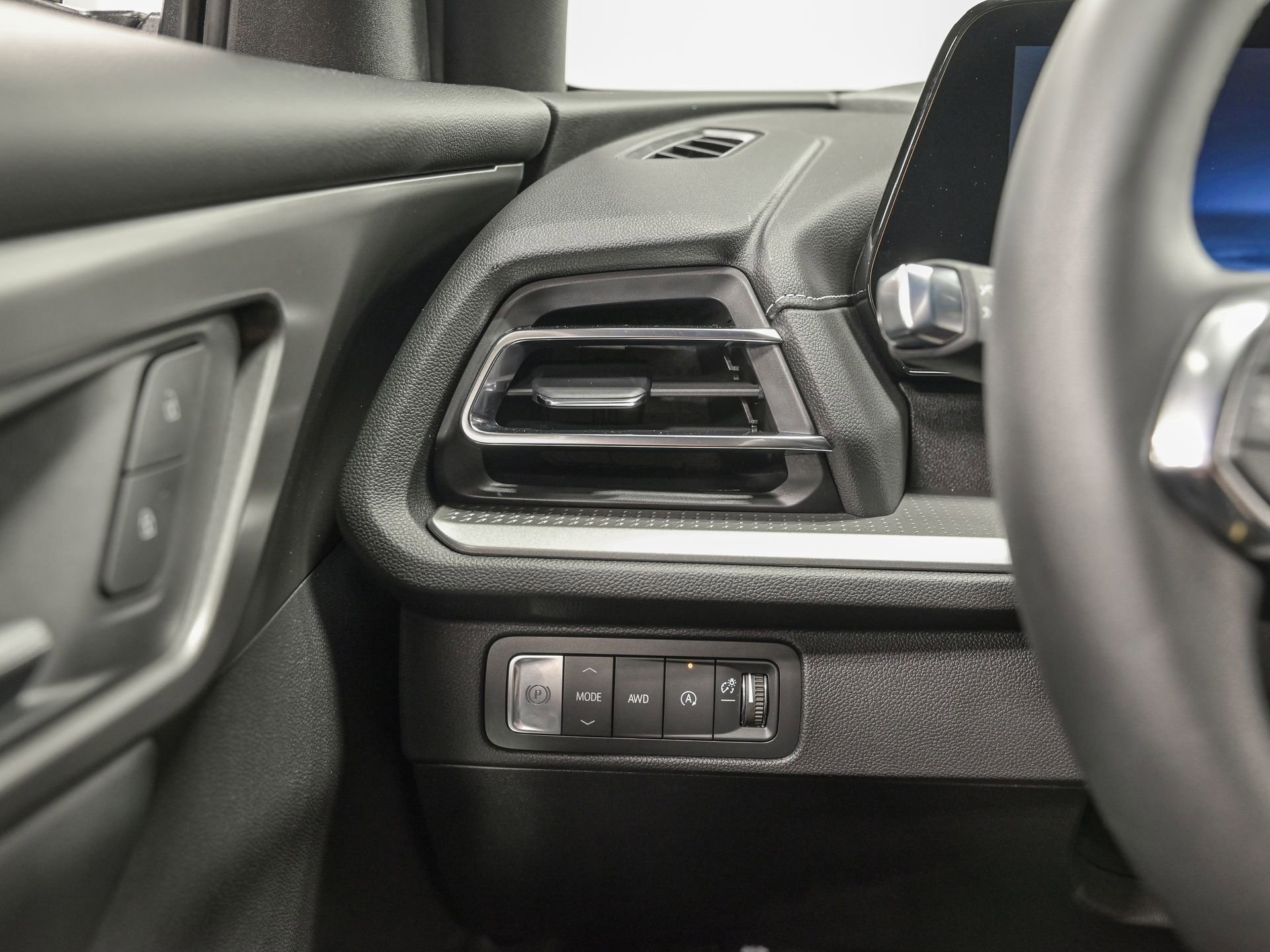 Used 2026 Chevrolet Traverse LT w/ Driver Confidence Package AWD/4WD image 18