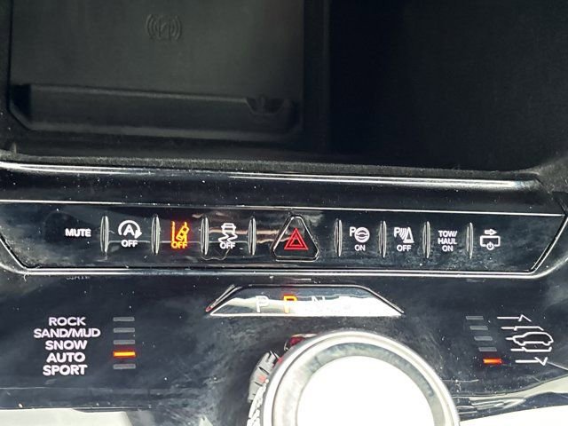 Used 2023 Jeep Wagoneer Series III w/ Premium Group I image 48