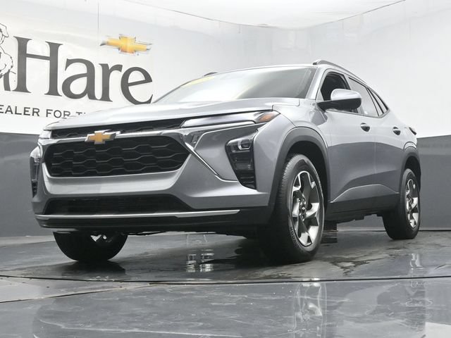 Used 2025 Chevrolet Trax LT FWD image 4