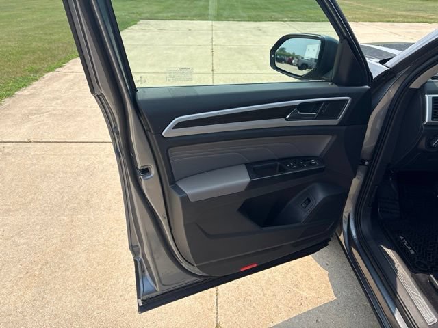 Used 2021 Volkswagen Atlas SE w/ Panoramic Sunroof Package AWD/4WD image 11