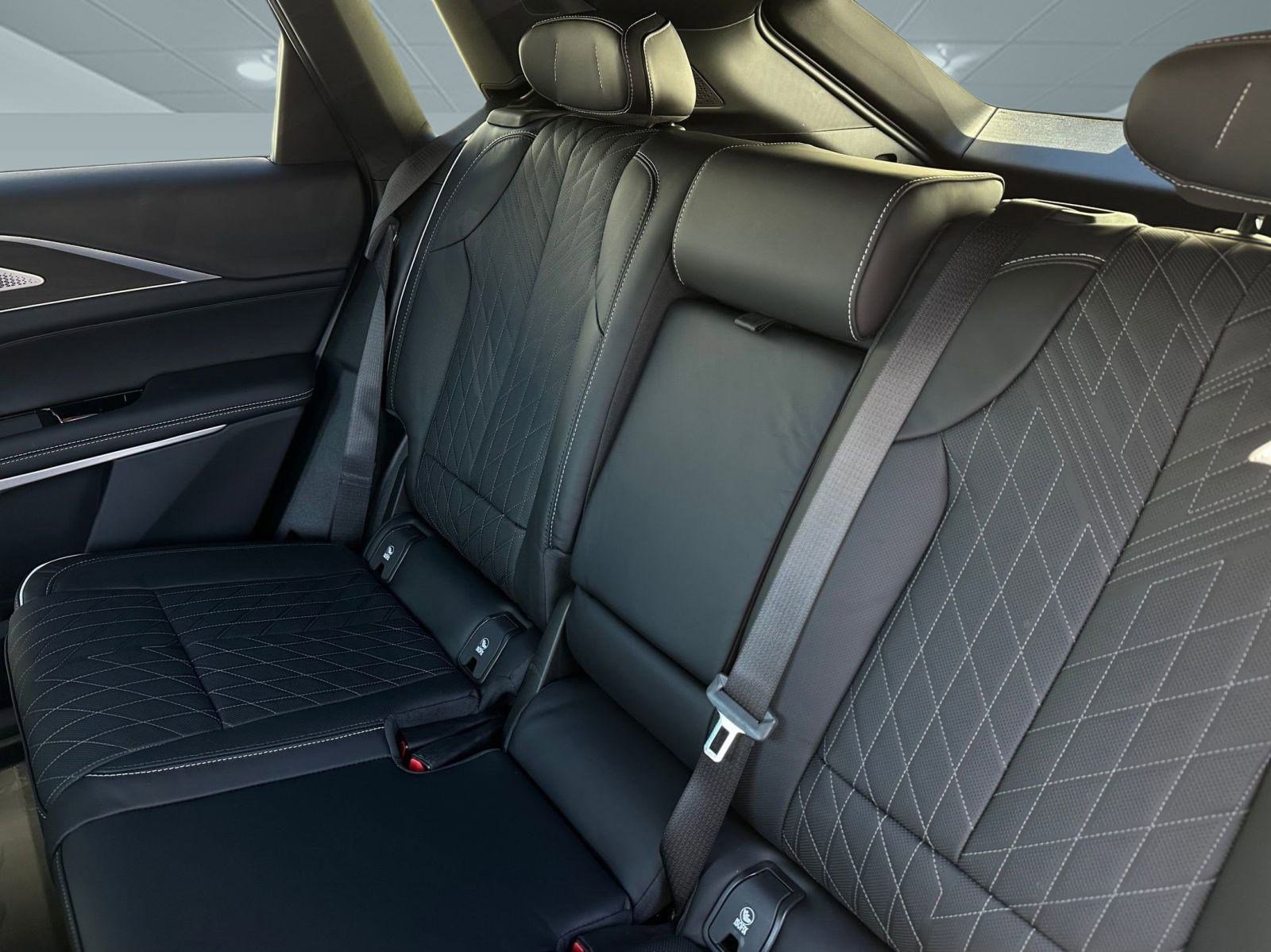 New 2026 Cadillac Lyriq V w/ Exterior Carbon Fiber Package image 31