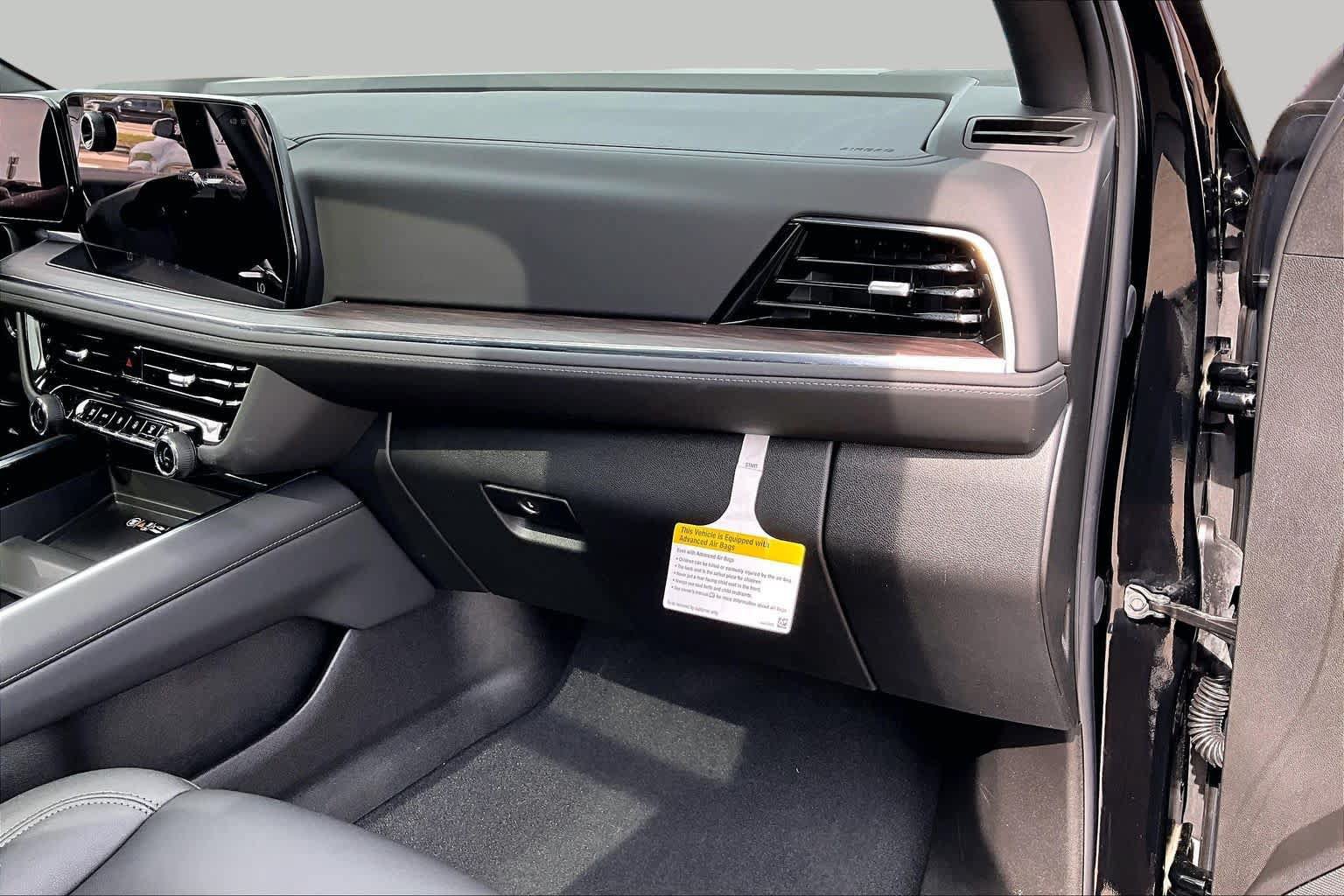 Used 2026 Chevrolet Tahoe Z71 w/ Comfort Package AWD/4WD image 19