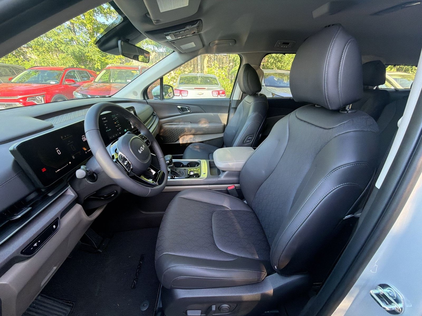 New 2026 Kia Carnival EX FWD image 25