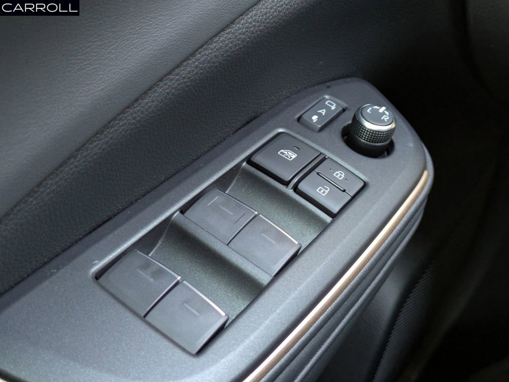 Used 2023 Toyota Crown Limited image 27