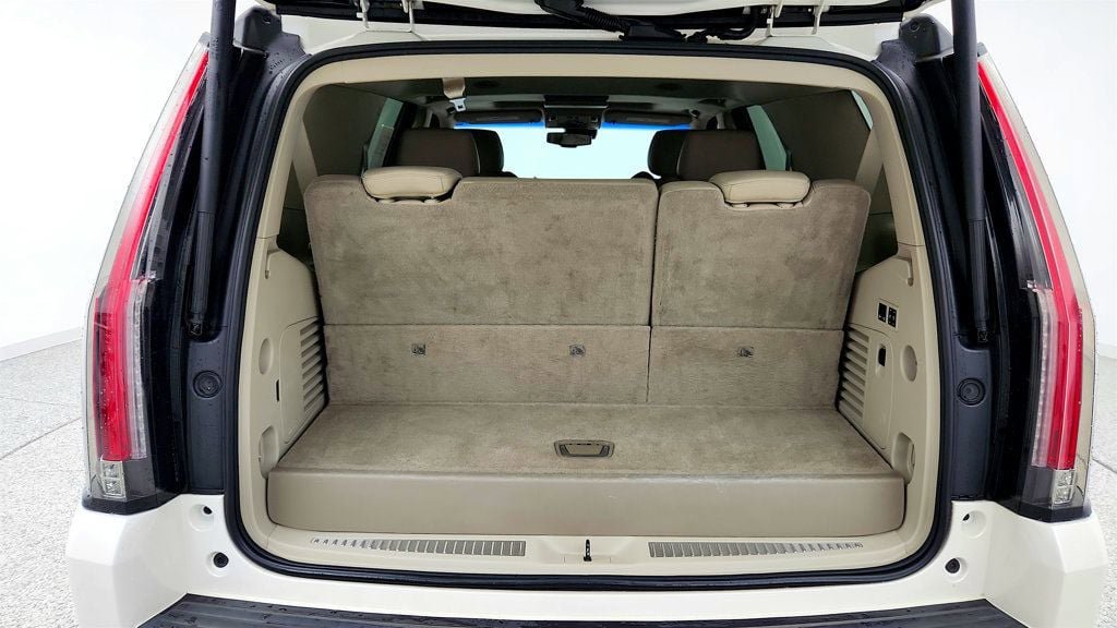 Used 2015 Cadillac Escalade Luxury AWD/4WD image 26