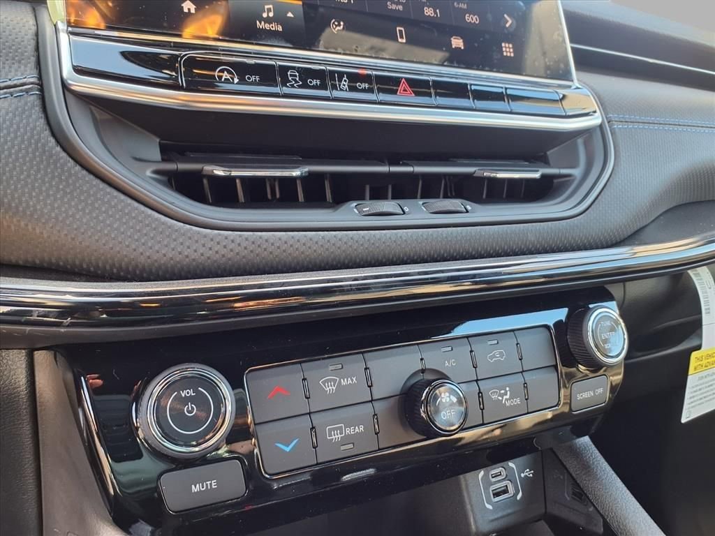 New 2026 Jeep Compass Latitude image 7