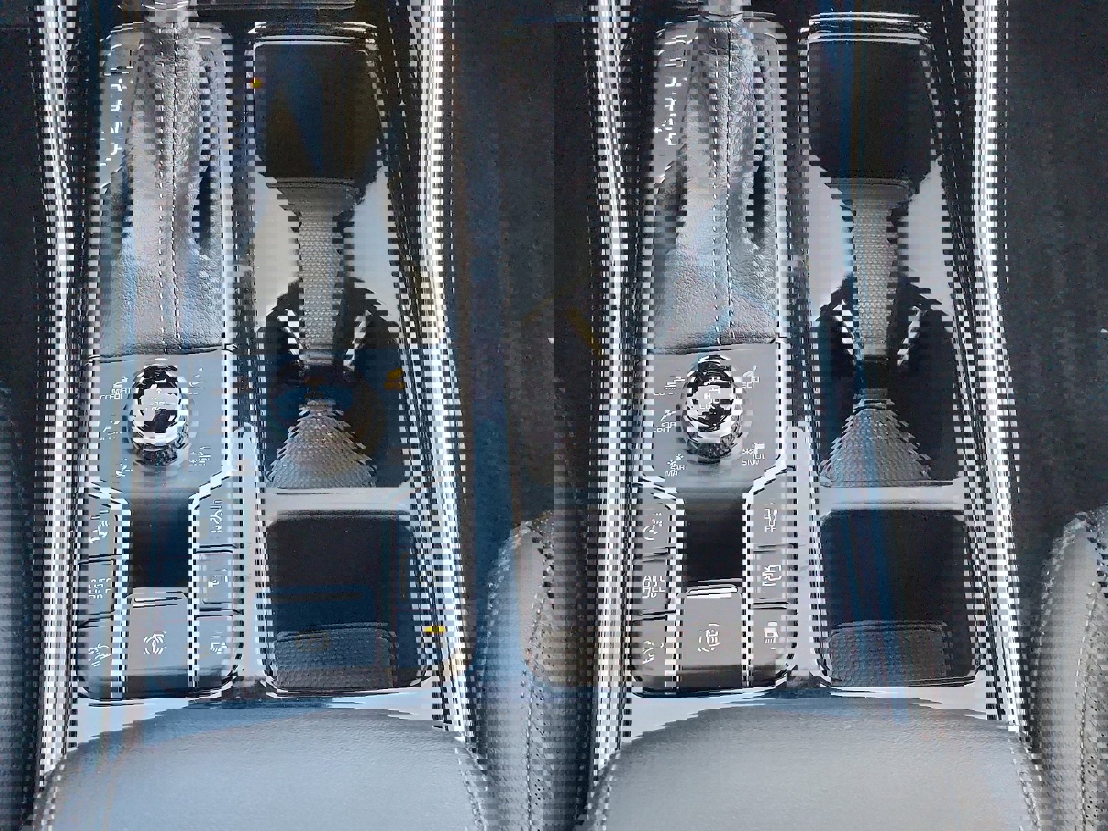 Used 2023 Kia Sorento SX image 19